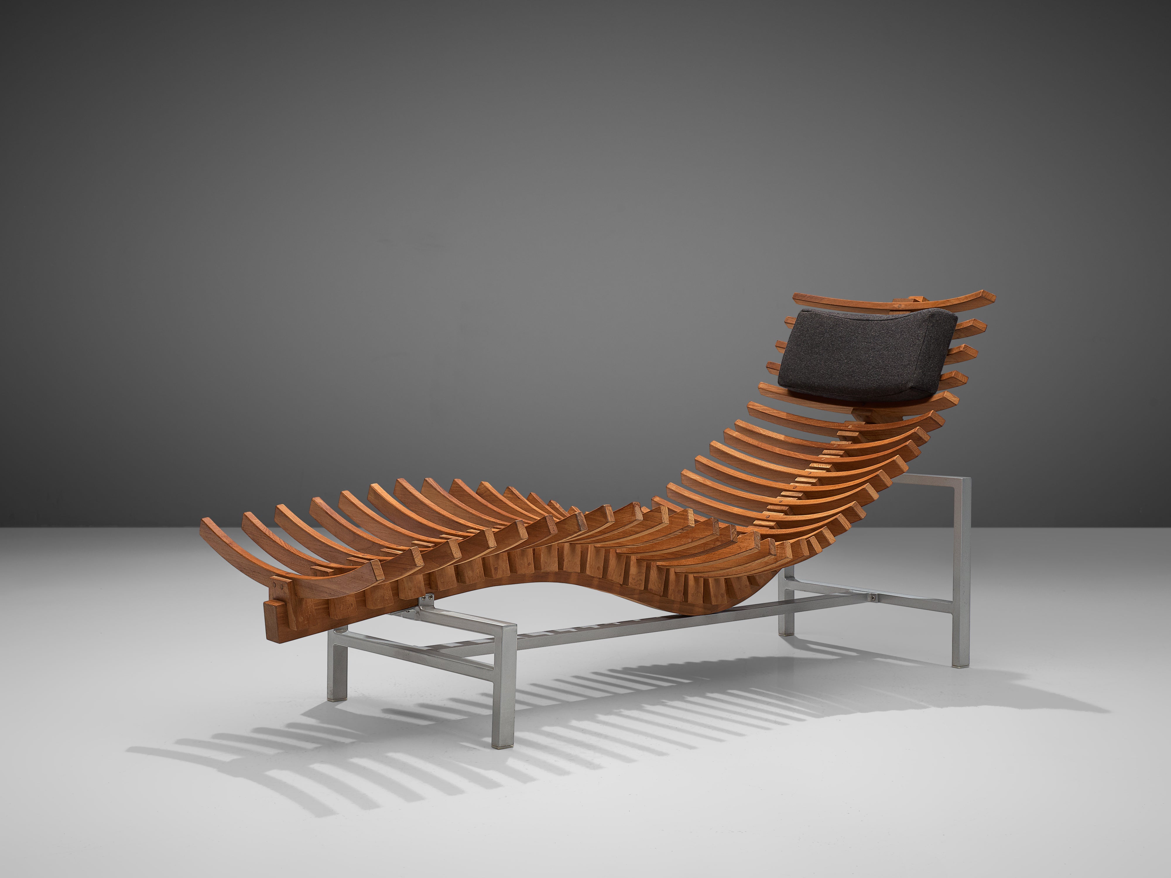 Dutch 'Backbone' Chaise Longue in Teak seating Morentz