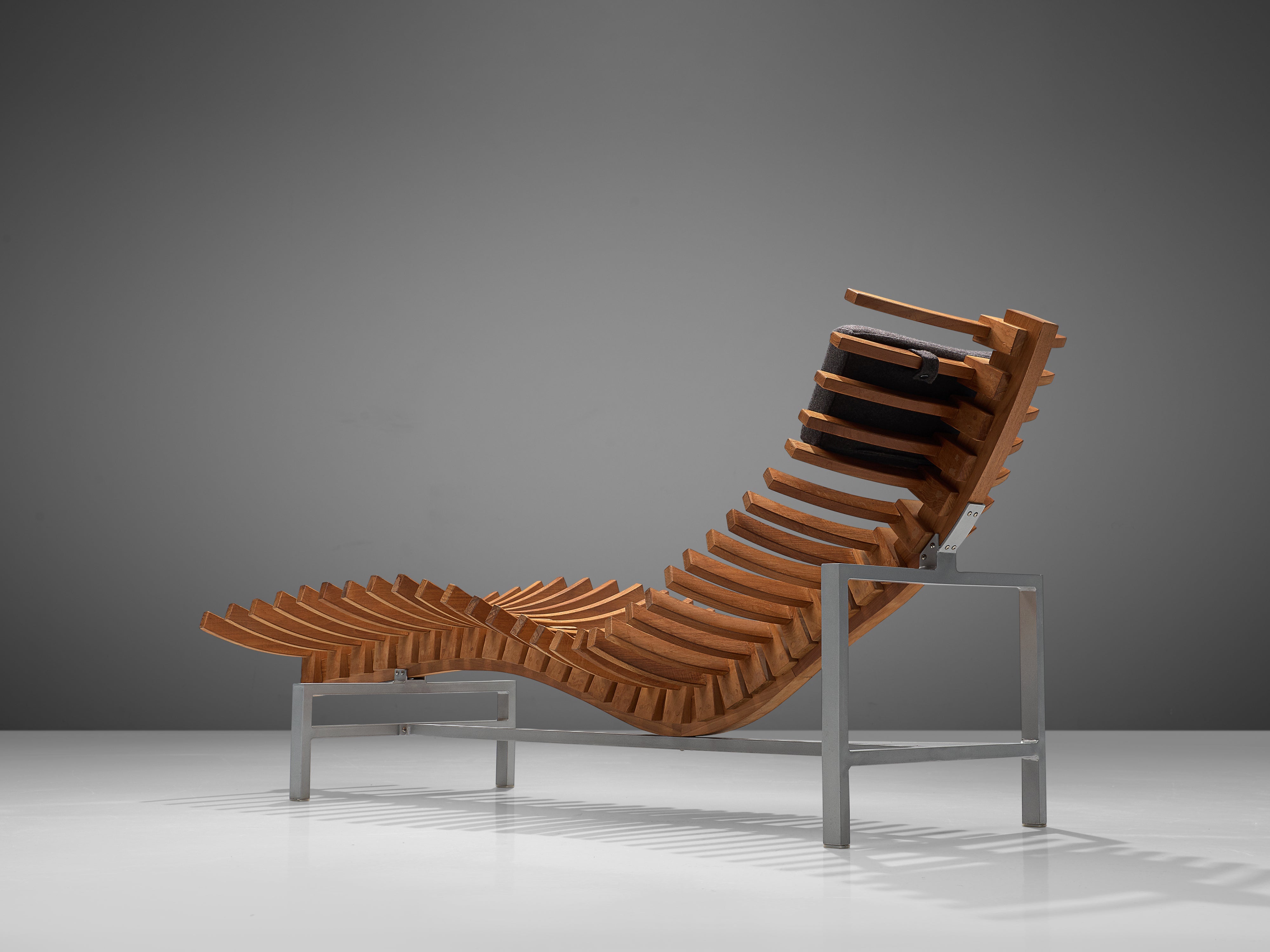 Dutch 'Backbone' Chaise Longue in Teak seating Morentz