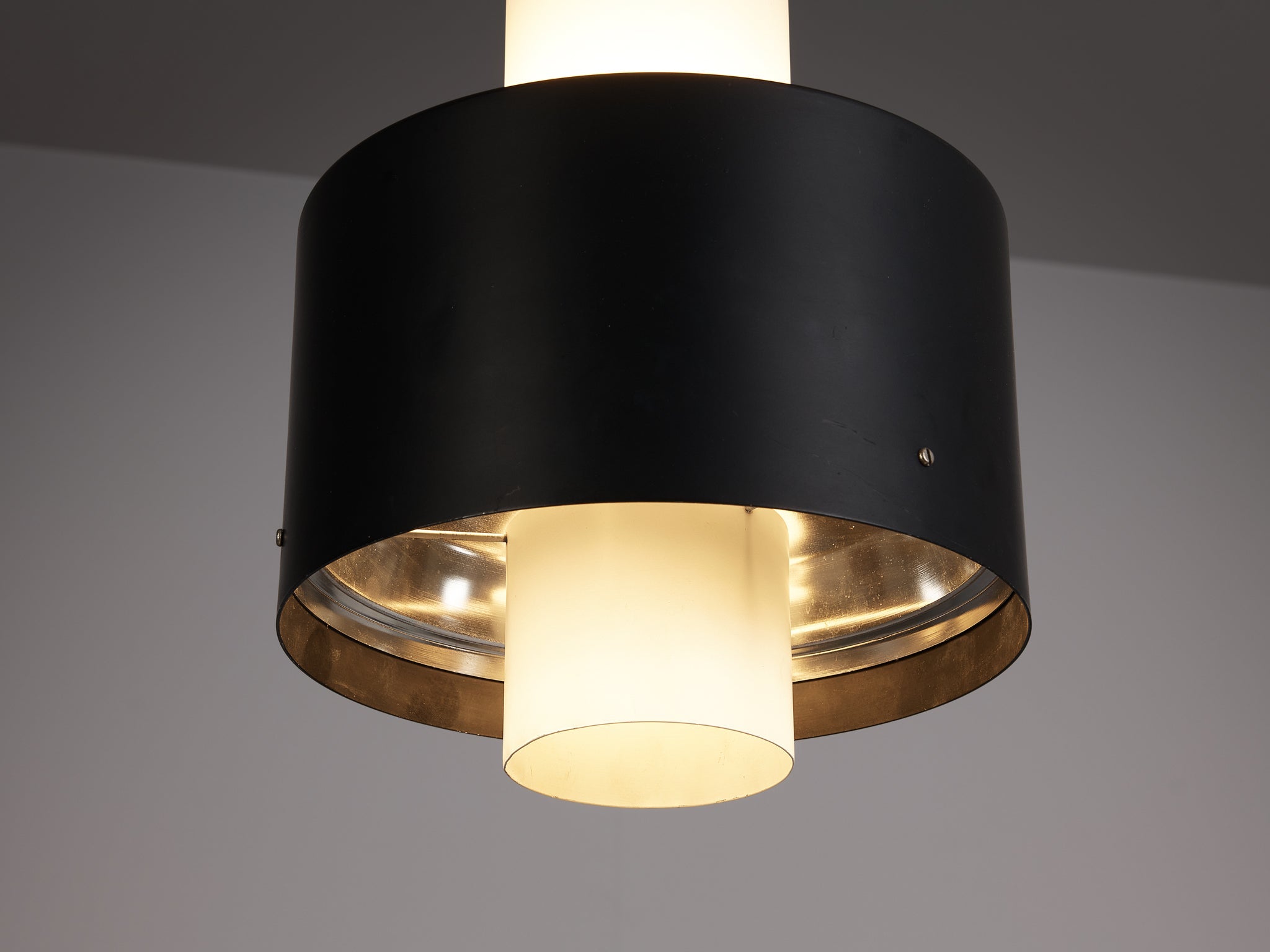 Pendant in White and Black Lacquered Metal lighting Morentz