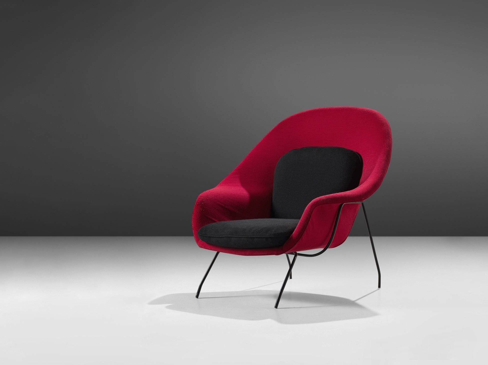 Eero Saarinen ‘Womb’ Lounge Chair in Red and Black Upholstery seating Morentz