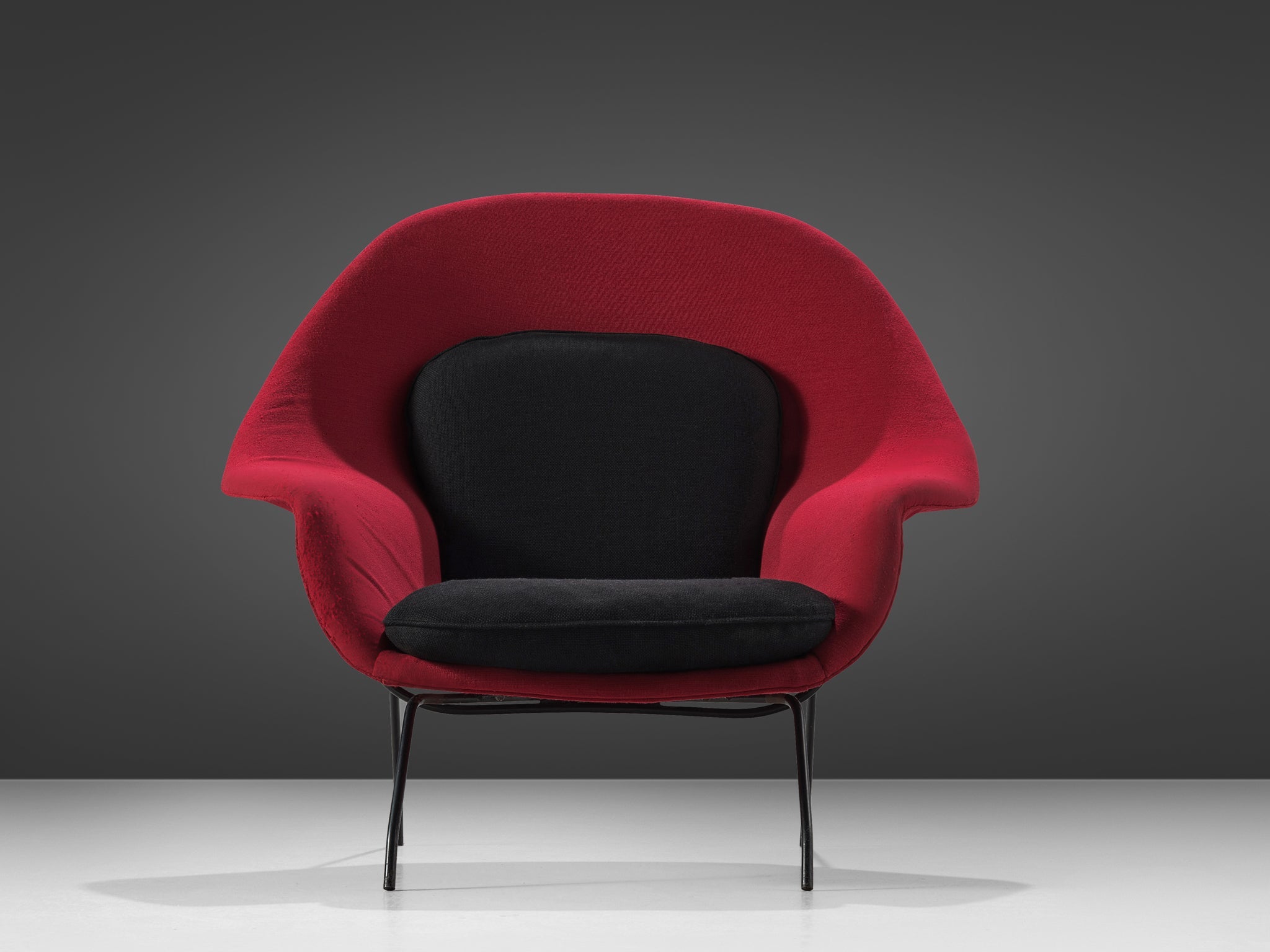 Eero Saarinen ‘Womb’ Lounge Chair in Red and Black Upholstery seating Morentz