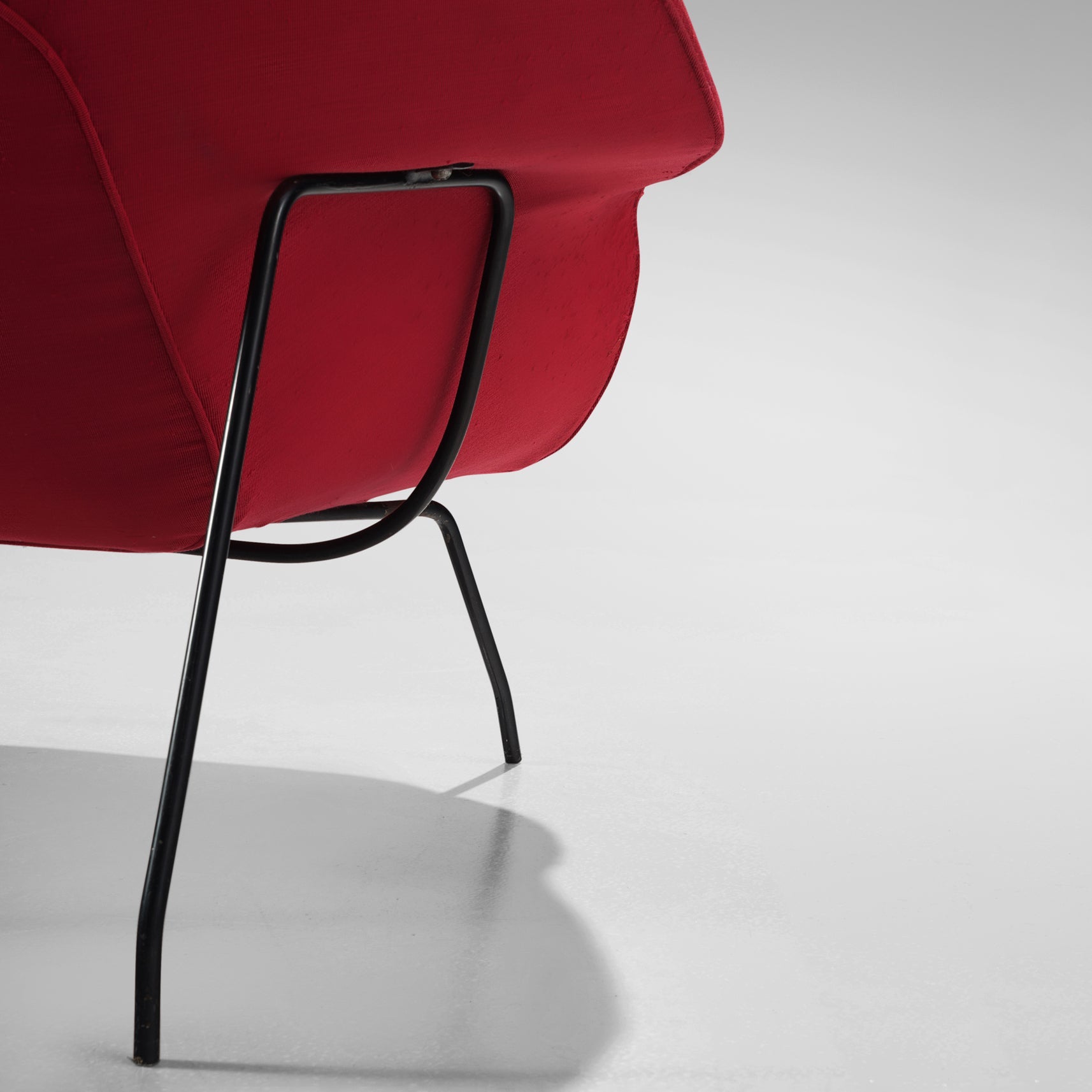 Eero Saarinen ‘Womb’ Lounge Chair in Red and Black Upholstery seating Morentz