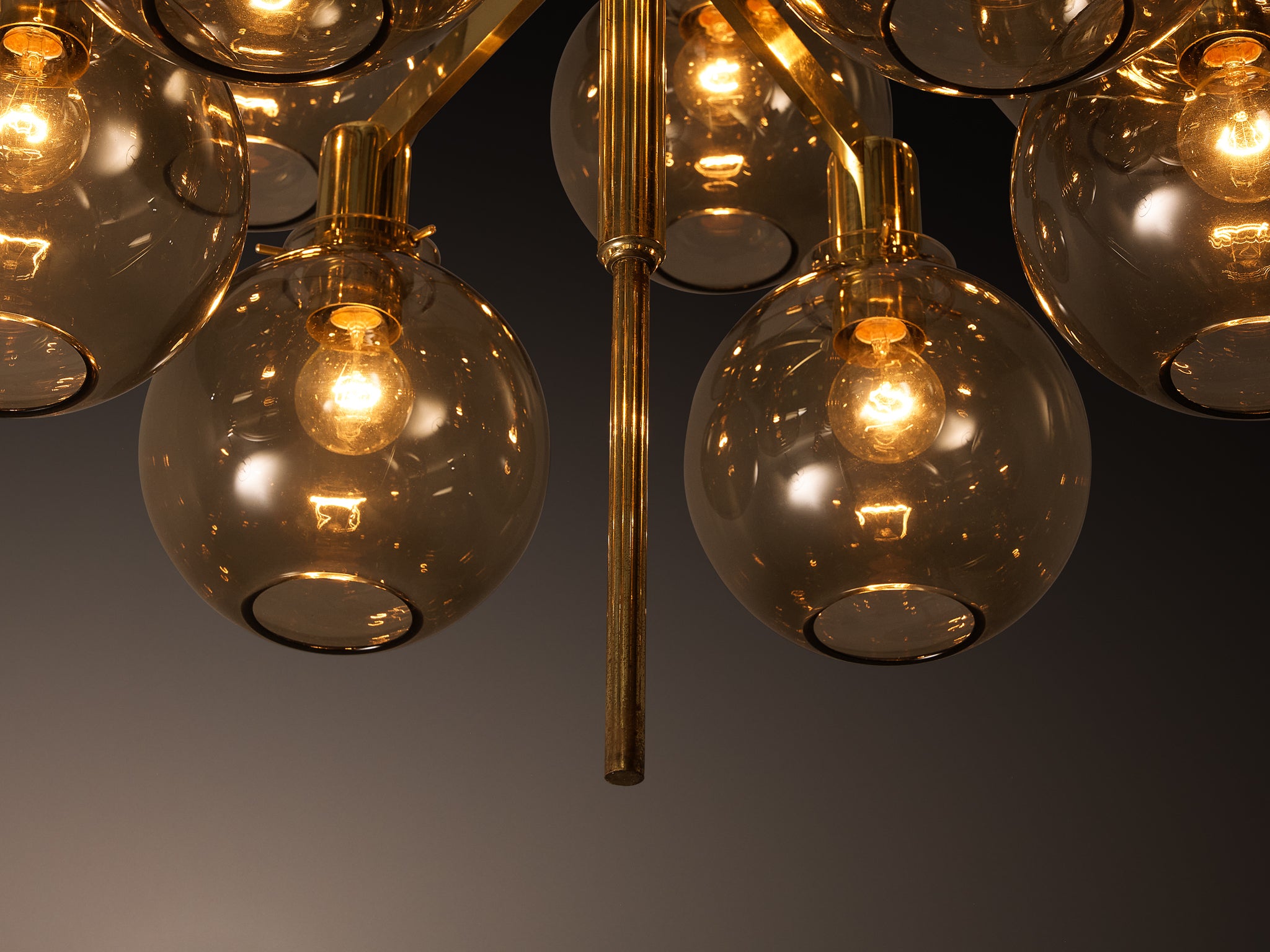 Hans-Agne Jakobsson ‘Pastoral’ Chandelier in Brass with Glass Spheres Lighting Morentz