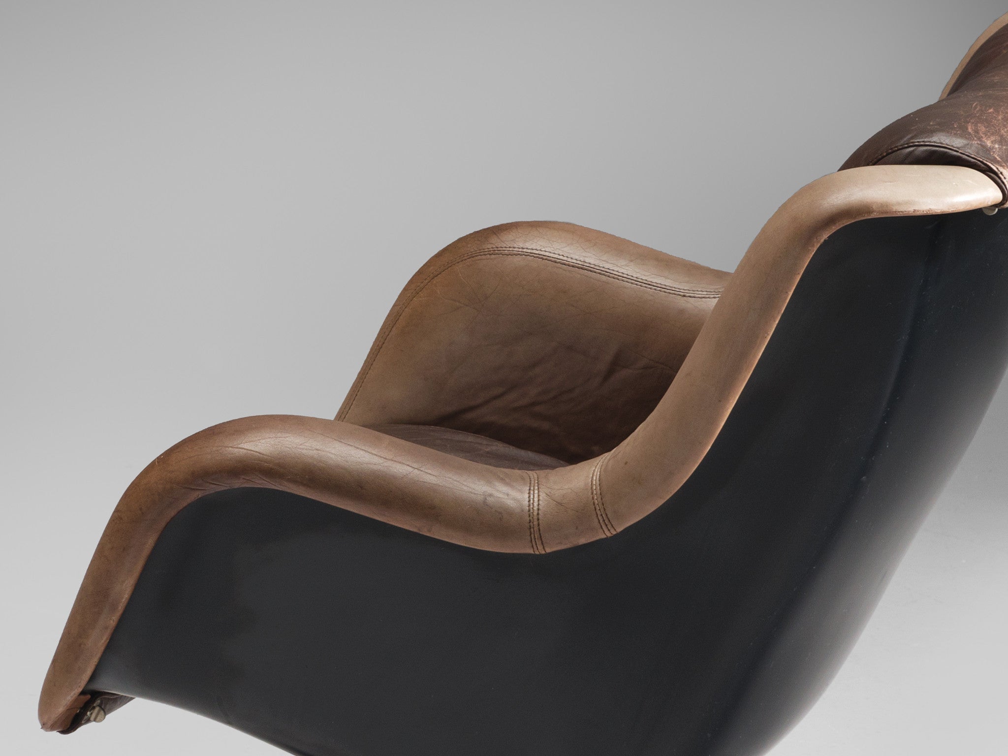 Yrjö Kukkapuro 'Karuselli' Lounge Chair in Brown Leather and Fiberglass seating Morentz