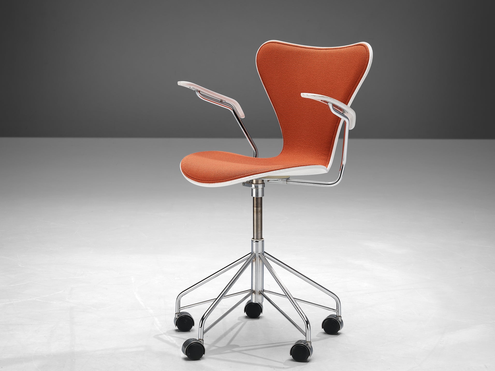 Arne Jacobsen for Fritz Hansen Office Chair in Red Upholstery seating Morentz