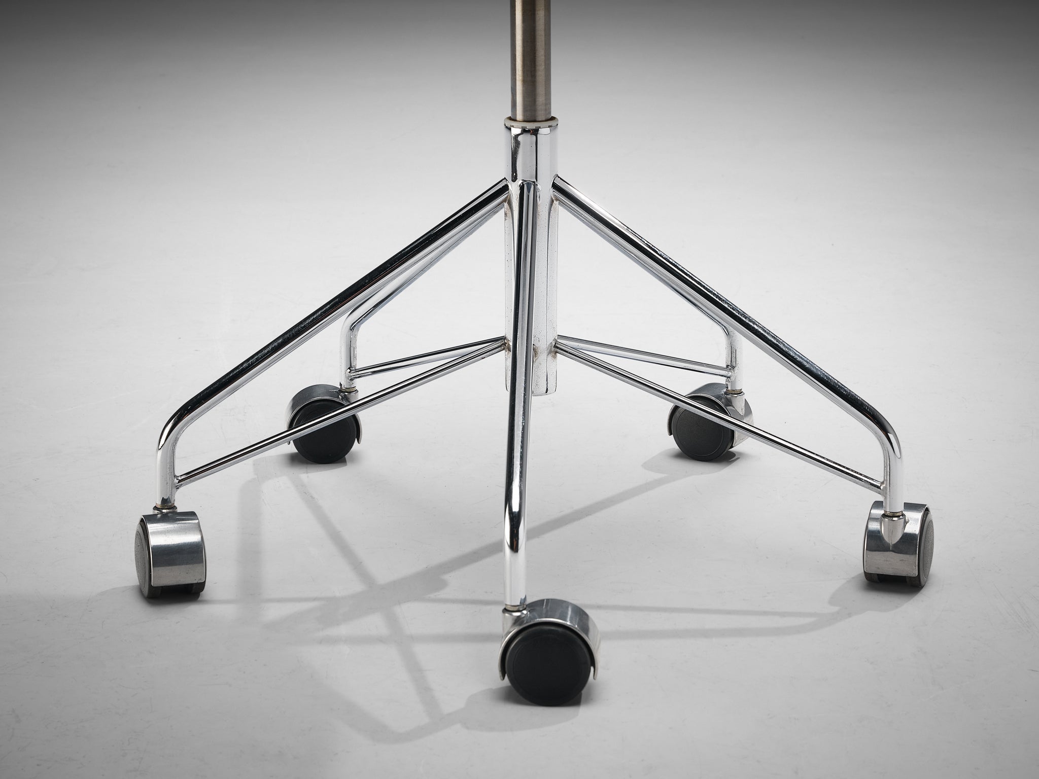 Arne Jacobsen for Fritz Hansen Office Chair in Red Upholstery seating Morentz