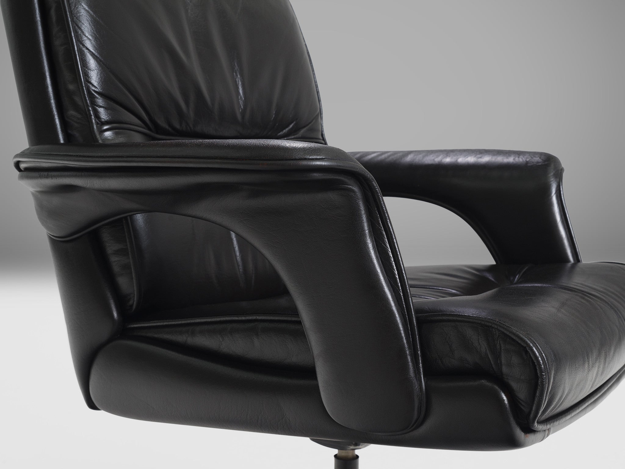 Black Leather Conference Chair seating Morentz