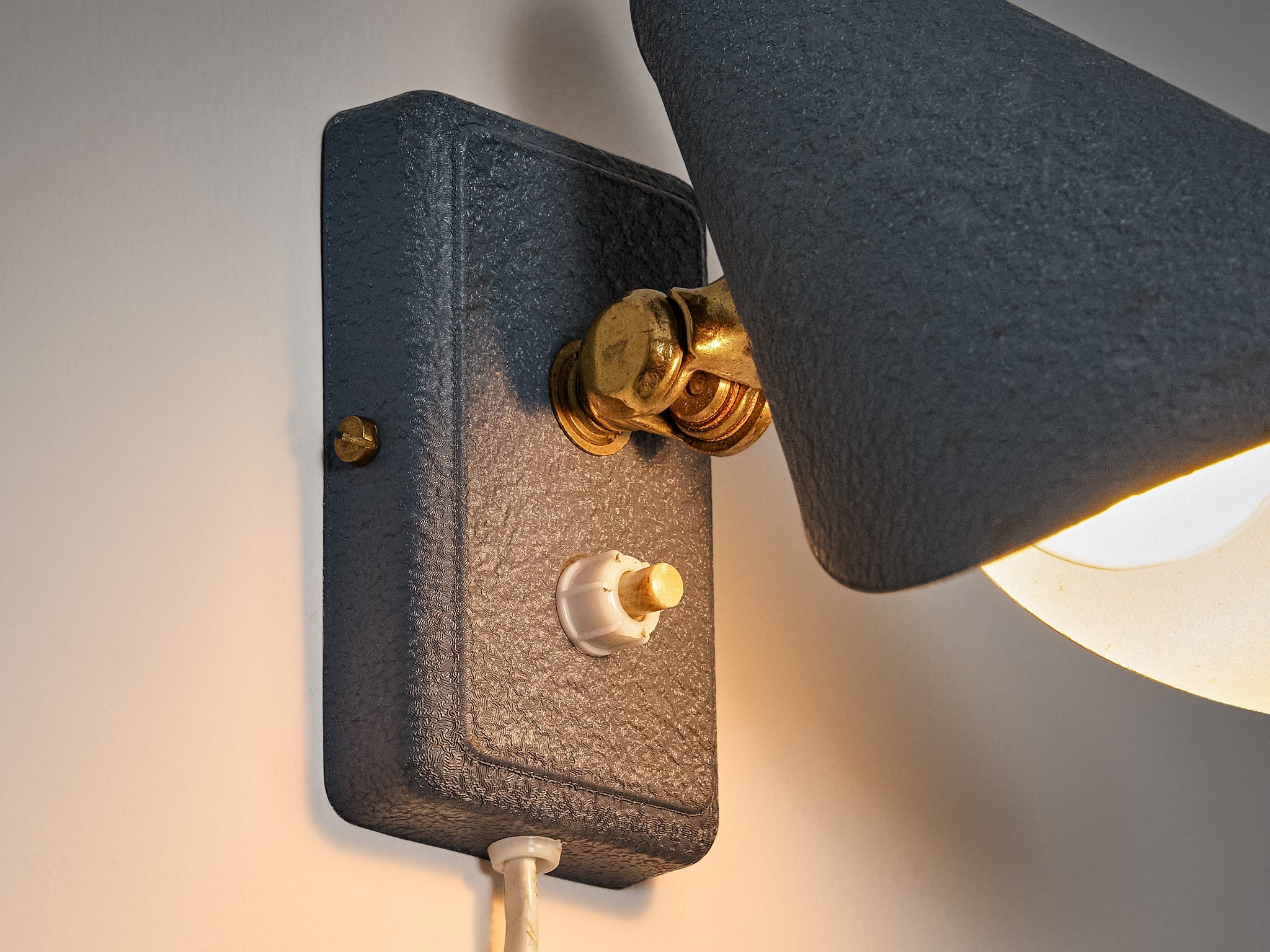 Wall Light in Blue Metal and Brass Detailing lighting Morentz