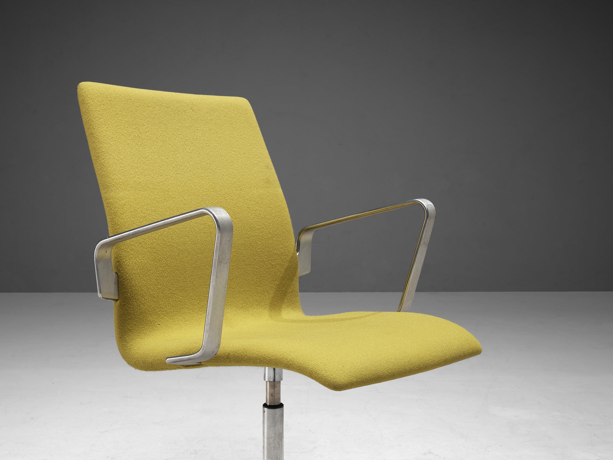 Pair of Arne Jacobsen for Fritz Hansen Set 'Oxford' Chairs seating Morentz