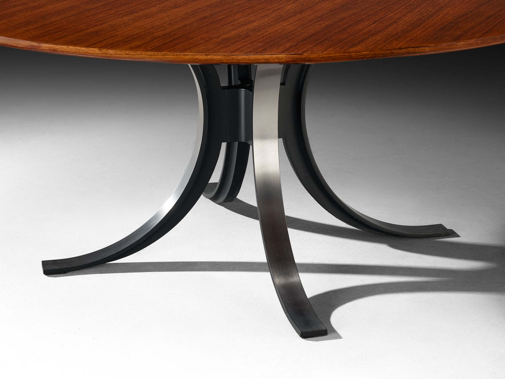 Osvaldo Borsani and Eugenio Gerli for Tecno Round 'T69' Dining Table Tables Morentz