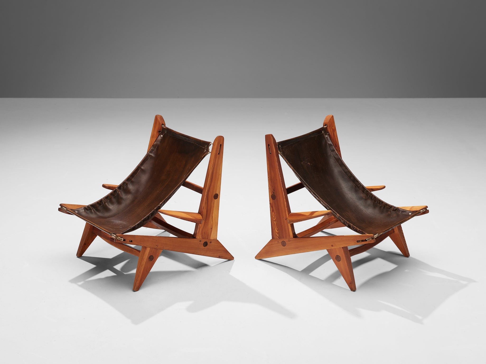 Pair of French Hunting Chairs in Pine and Brown Leather seating Morentz