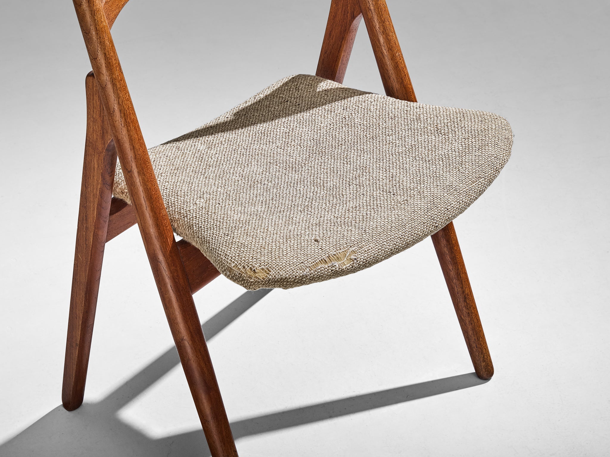 Hans Wegner for Carl Hansen & Søn 'Sawbuck' Dining Chair in Teak seating Morentz