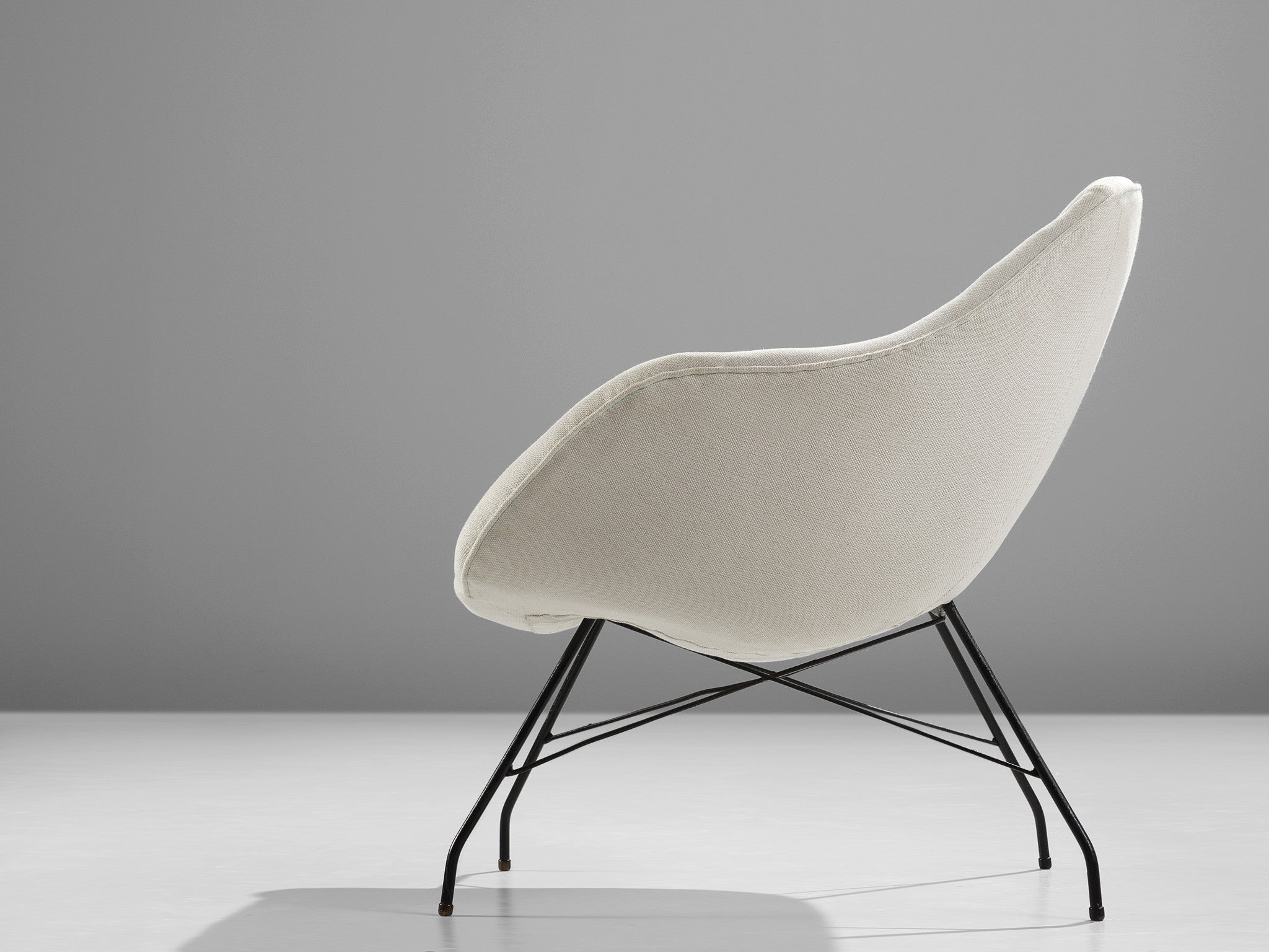 Carlo Hauner and Martin Eisler for Forma 'Conchinha' Lounge Chairs White Fabric seating Morentz
