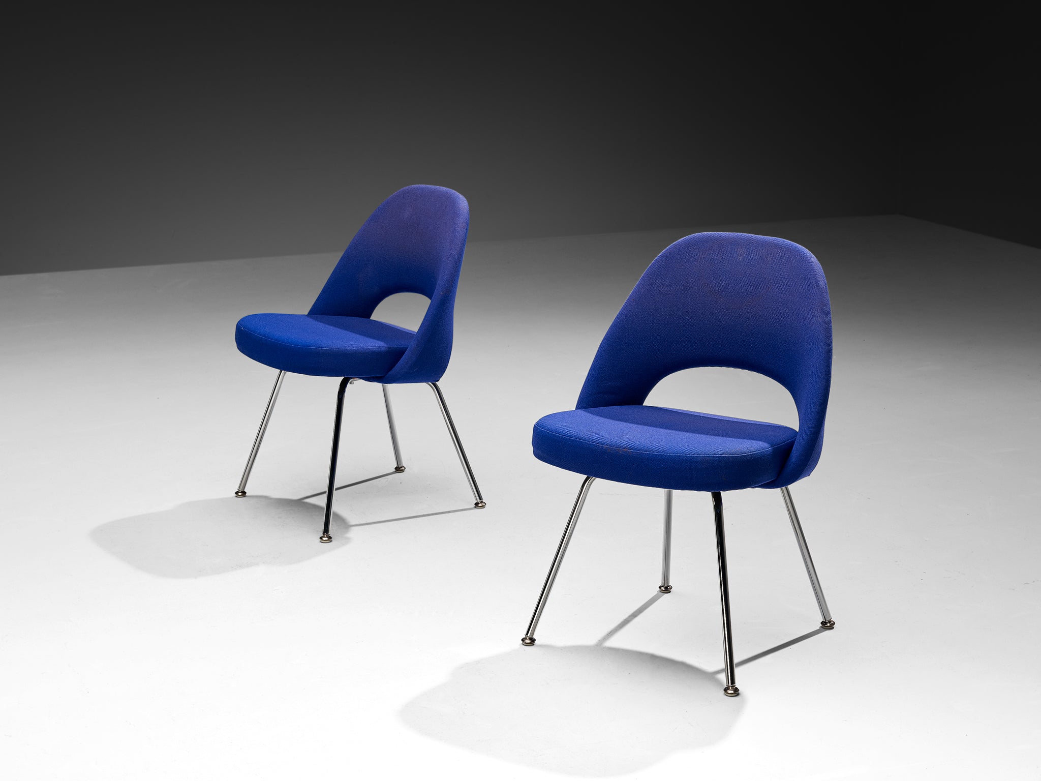 Eero Saarinen for Knoll Set of Four Dining Chairs in Blue Upholstery Seating Morentz