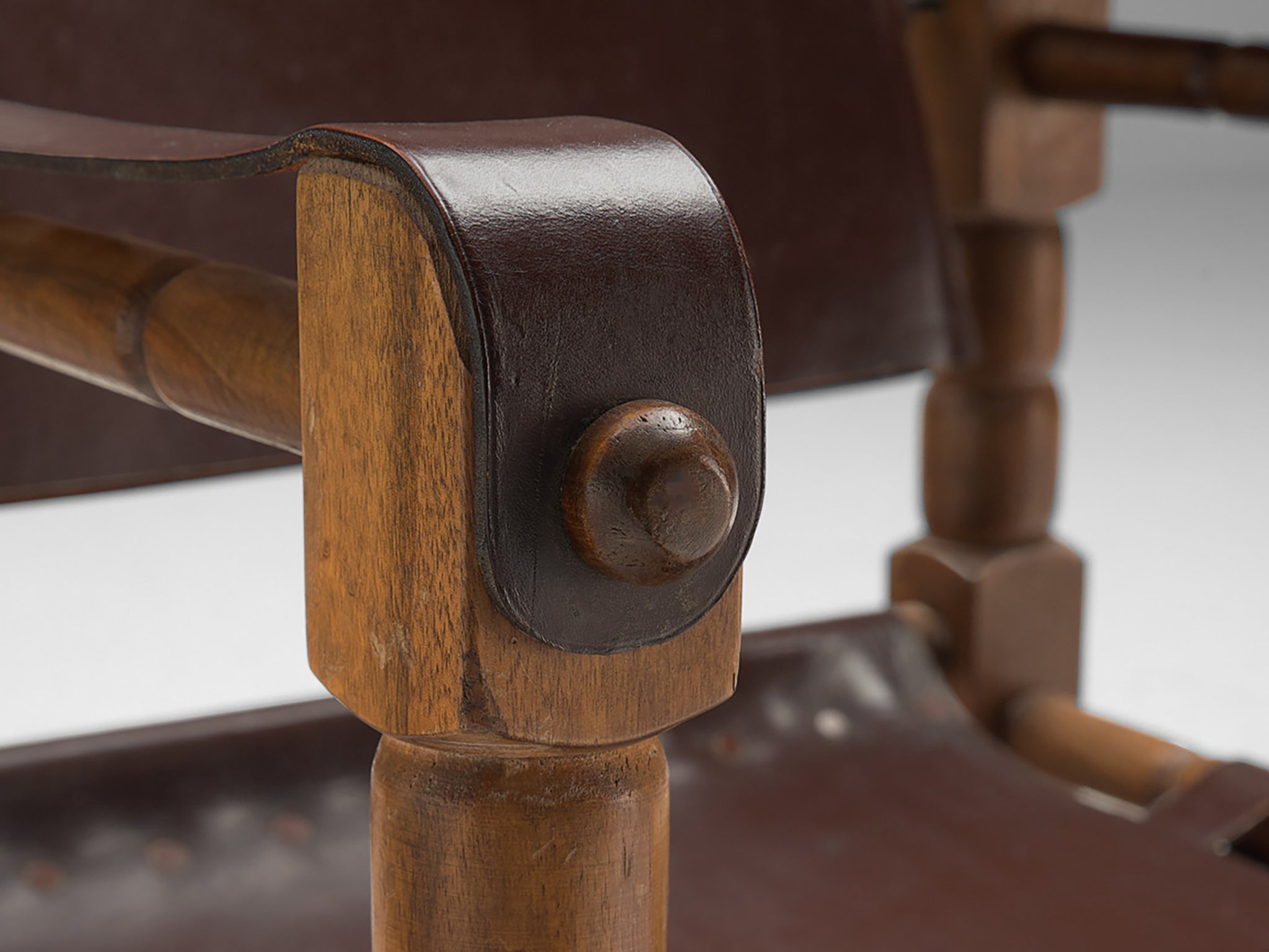 Safari Armchair in Brown Leather with Sculptural Wooden Frame seating Morentz