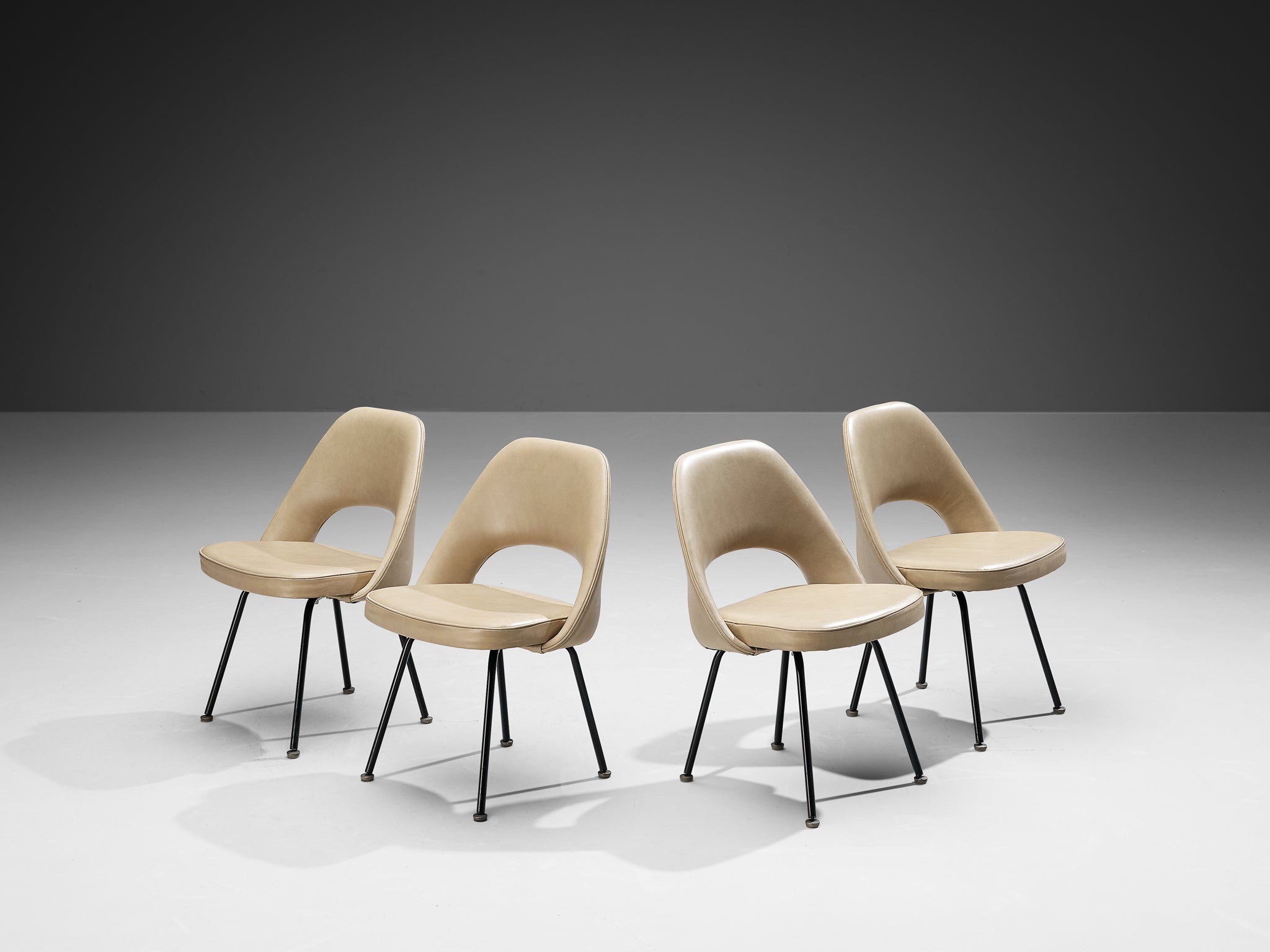 Eero Saarinen for Knoll Set of Four Dining Chairs in Beige Leather seating Morentz