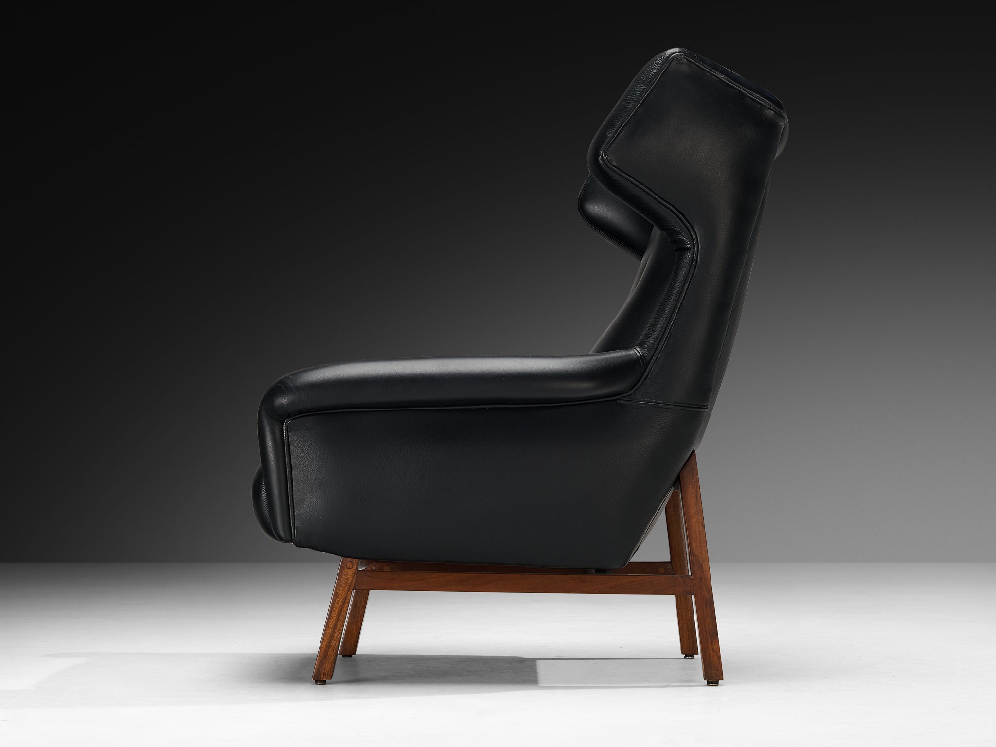 Italian Mid-Century Modern Wingback Lounge Chair in Black Leather and Mahogany Seating Morentz