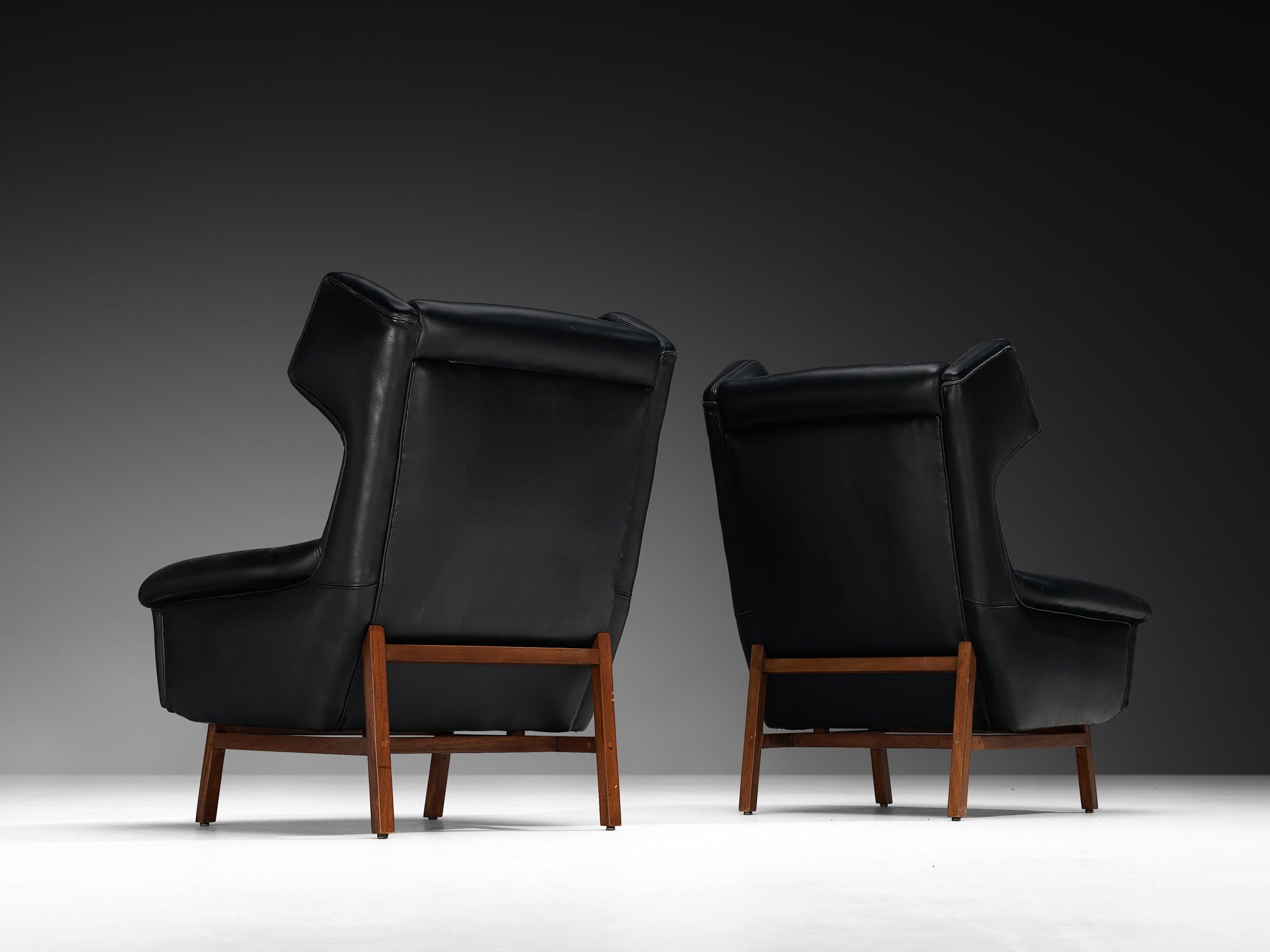 Italian Pair of Wingback Lounge Chairs in Black Leather and Mahogany Seating Morentz