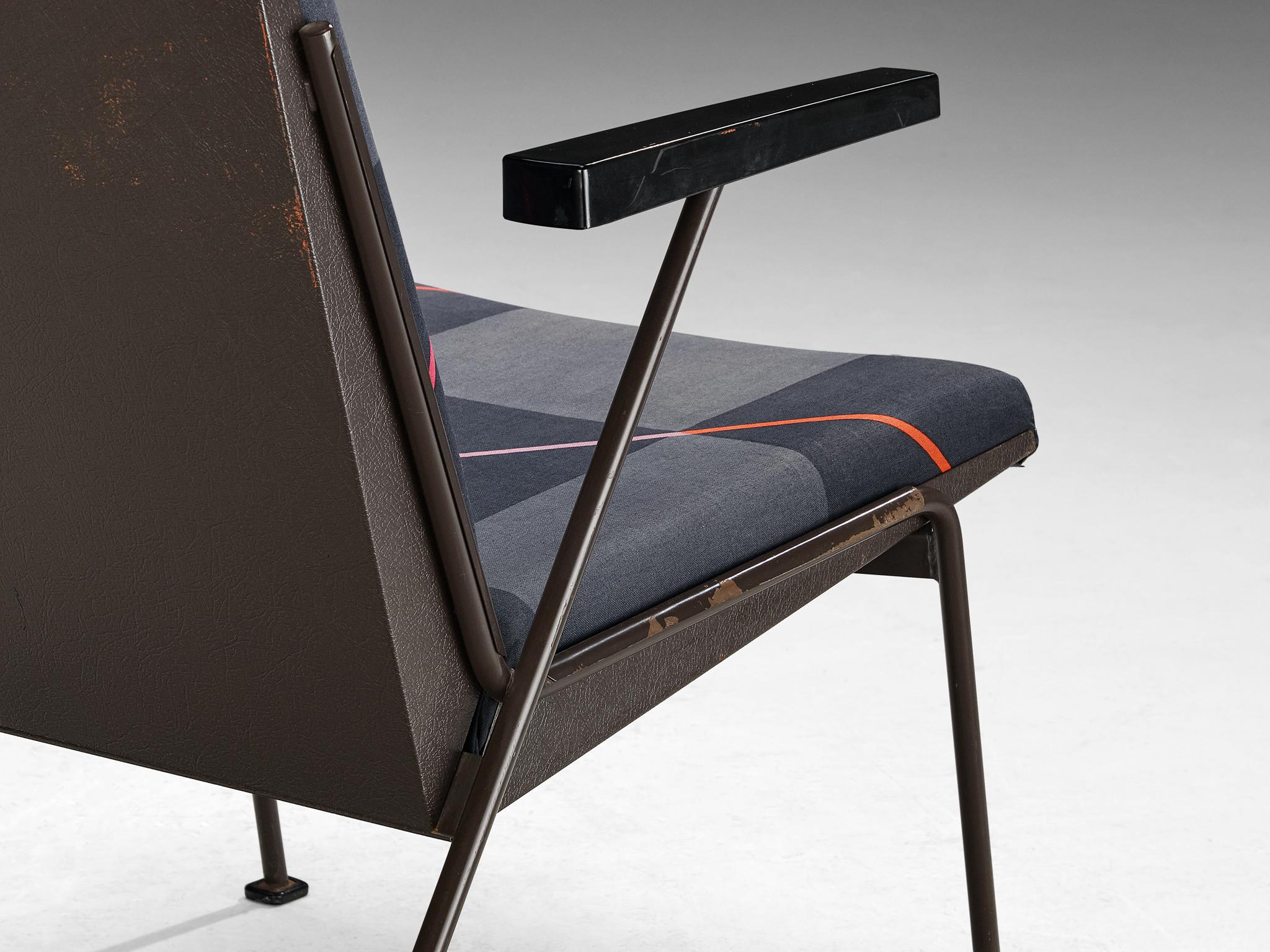 Wim Rietveld for Ahrend De Cirkel 'Oase' Lounge Chairs seating Morentz