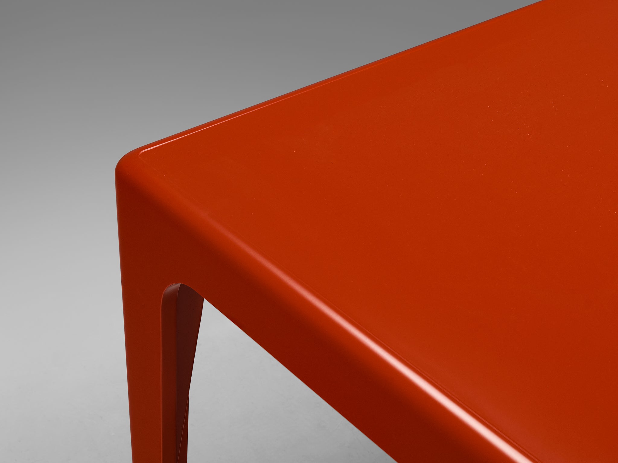 Horn Collection Post-Modern Dining Table in Red Polyurethane Plastic 1970s Tables Morentz