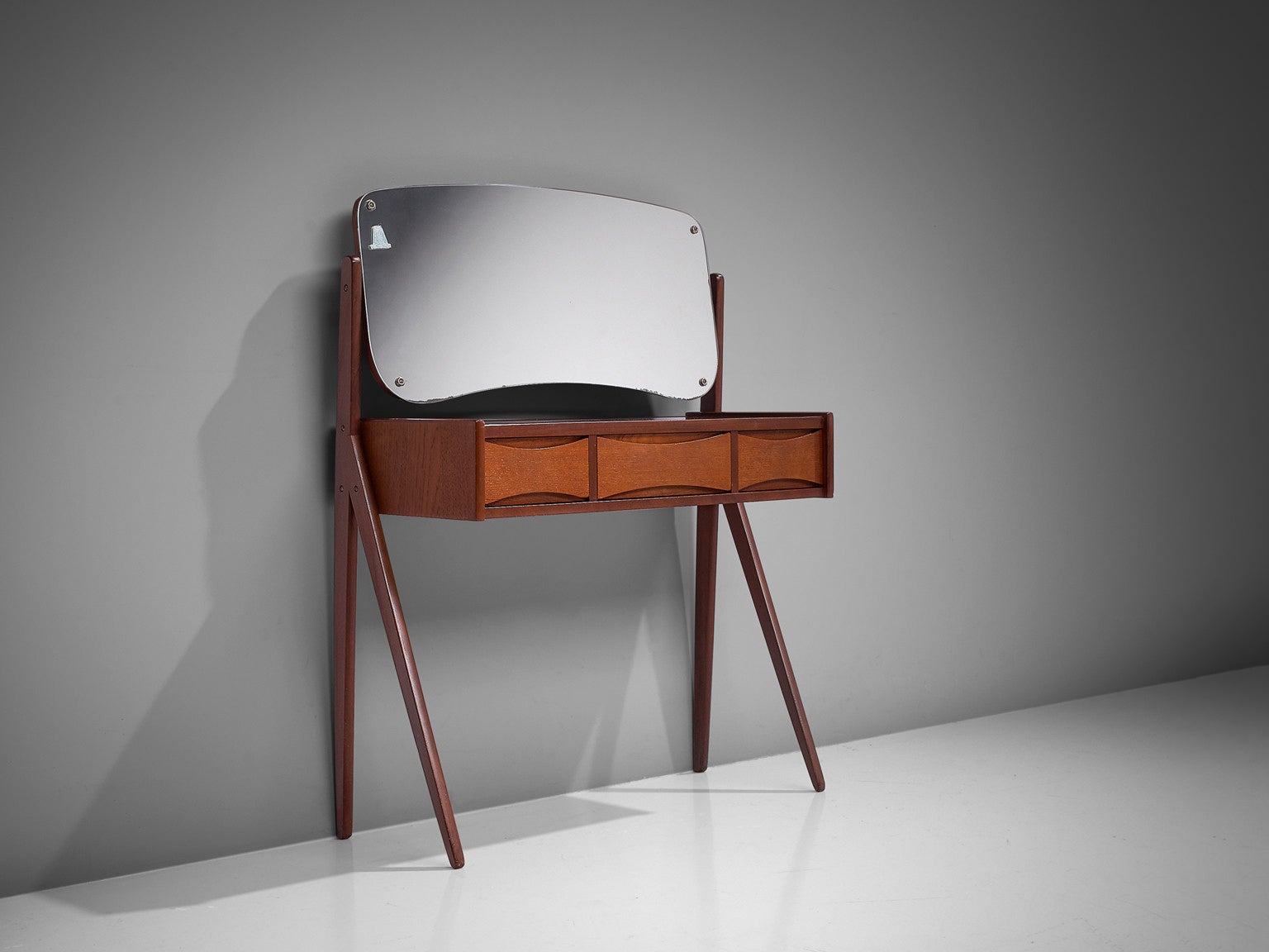 Scandinavian Dressing Table in Teak tables Morentz