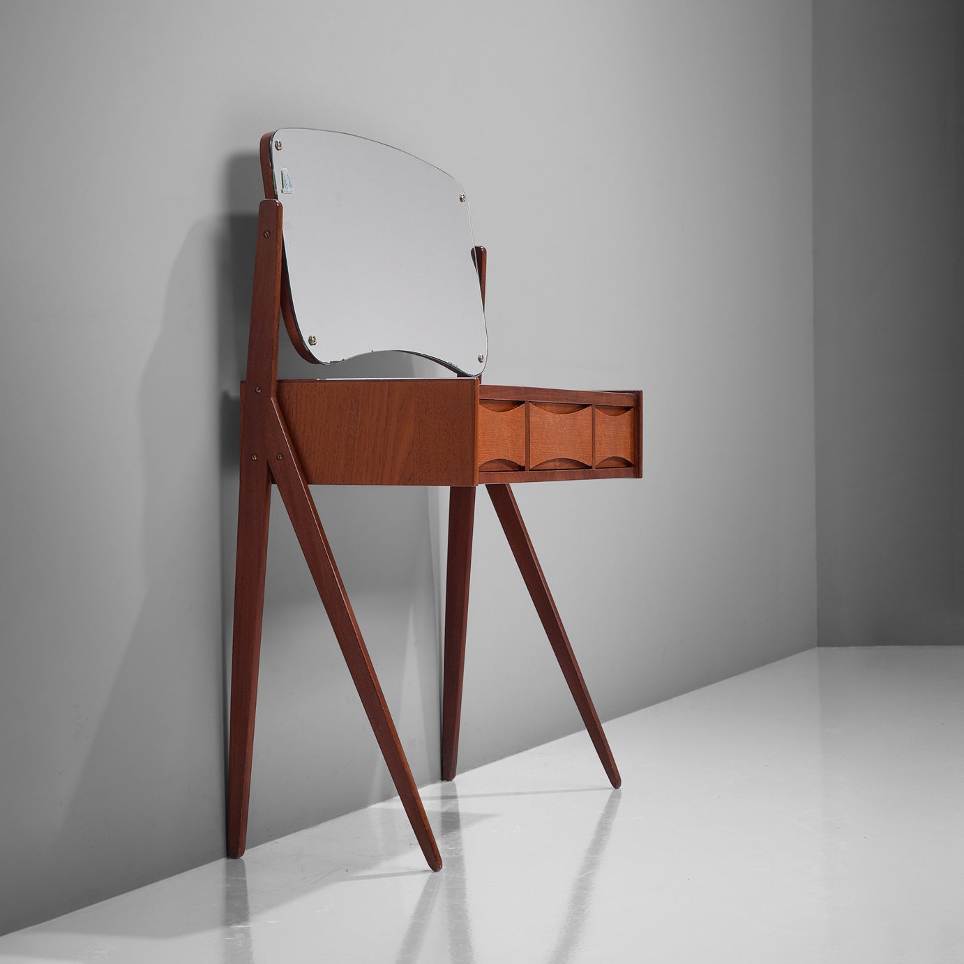 Scandinavian Dressing Table in Teak tables Morentz