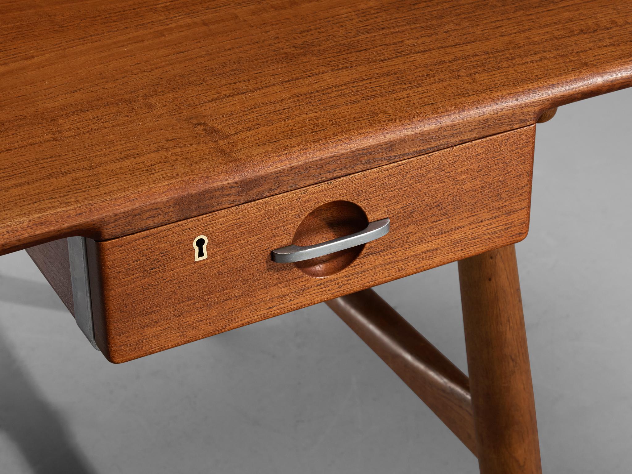 Hans J. Wegner for Johannes Hansen Rare ‘Architect’s Desk’ in Teak and Oak tables Morentz