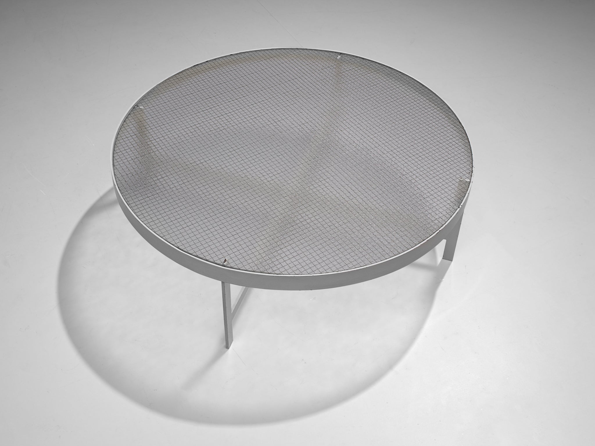 Janni Van Pelt Round Coffee Table in White Metal and Glass Tables Morentz