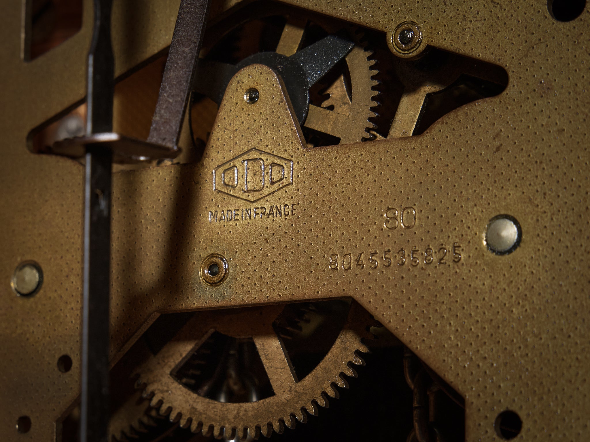 Guillerme & Chambron Longcase Clock in Oak with Brass Accents Decorative objects Morentz