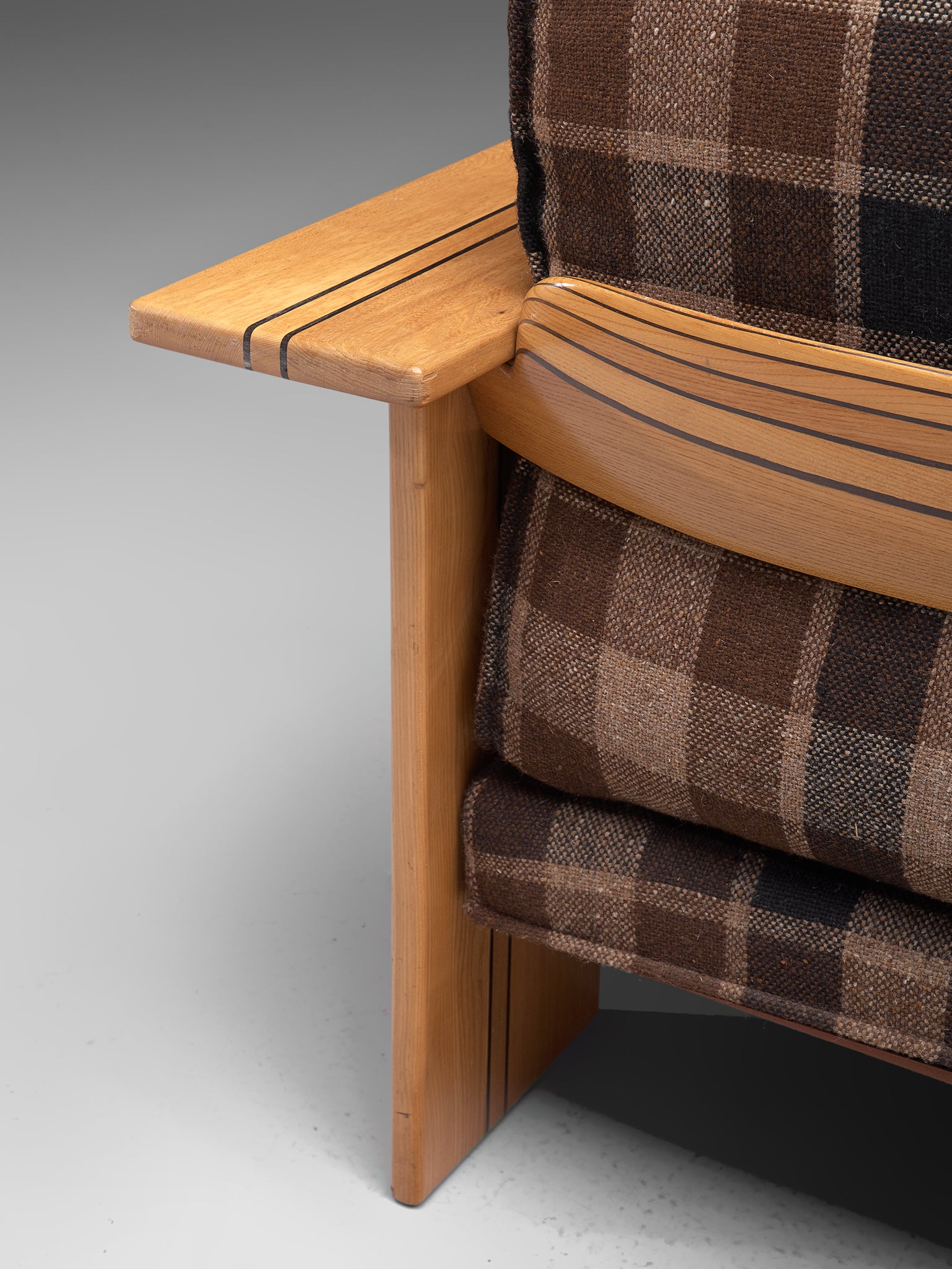 Afra & Tobia Scarpa 'Artona' Sofa in Elm and Checked Fabric Seating Morentz