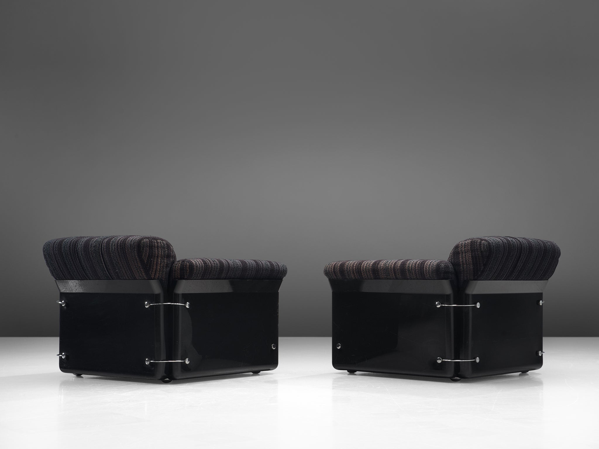 Vittorio Introini for Saporiti Pair of 'Larissa' Lounge Chairs seating Morentz