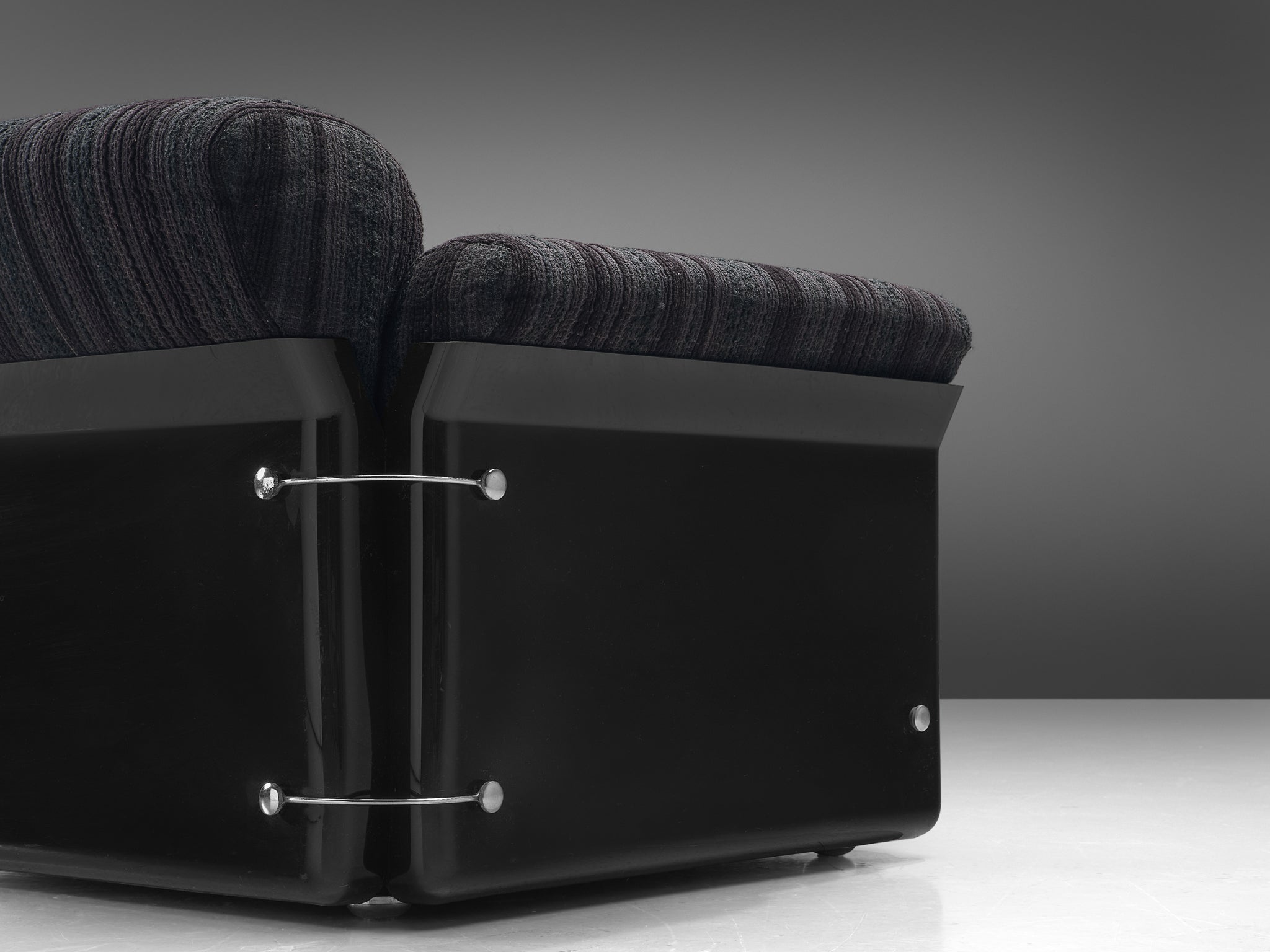 Vittorio Introini for Saporiti Pair of 'Larissa' Lounge Chairs seating Morentz