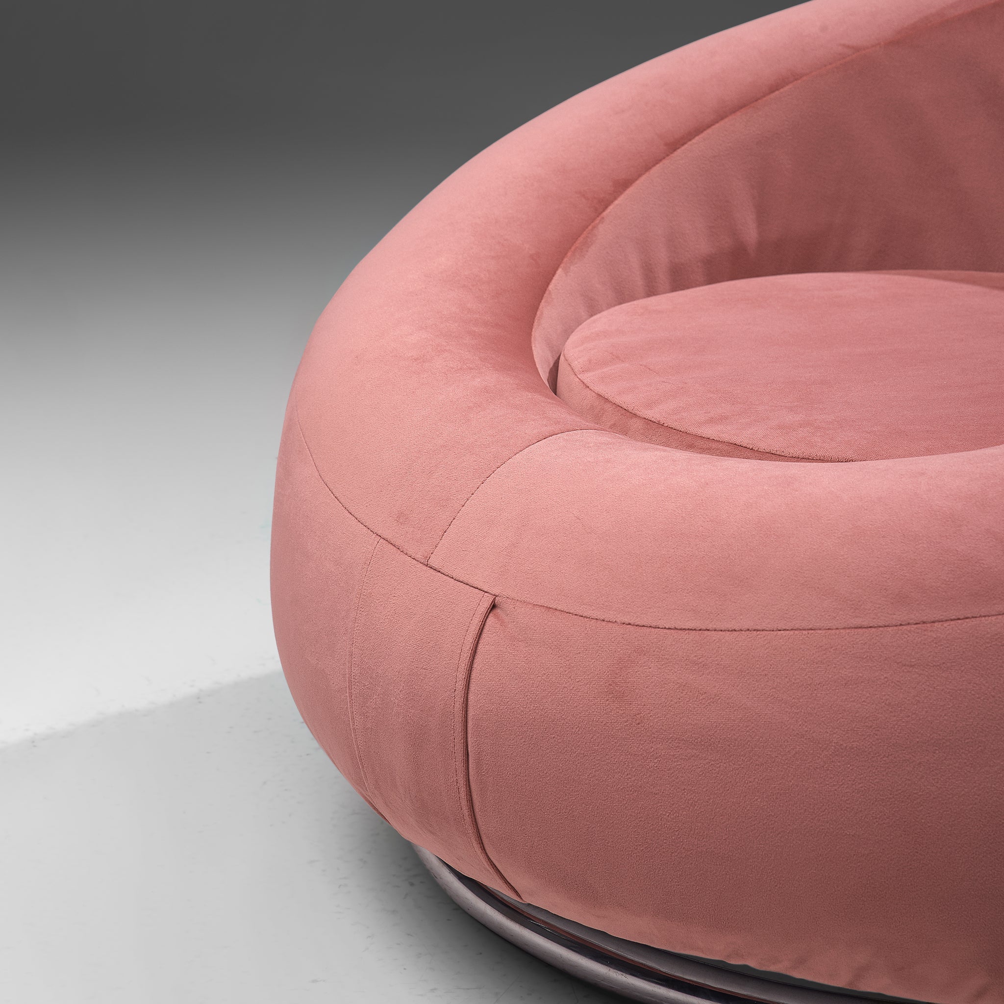 Circular Club Chair in Pink Velvet seating Morentz