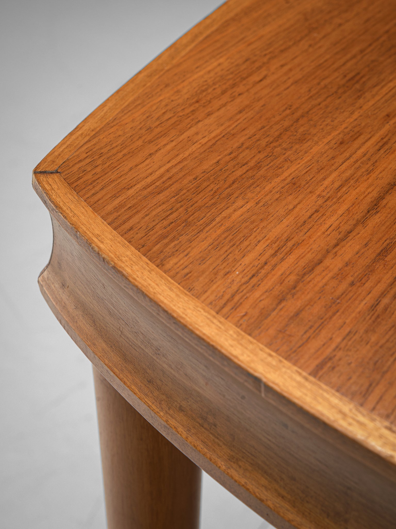 Danish Round Shaped Coffee Table in Teak tables Morentz