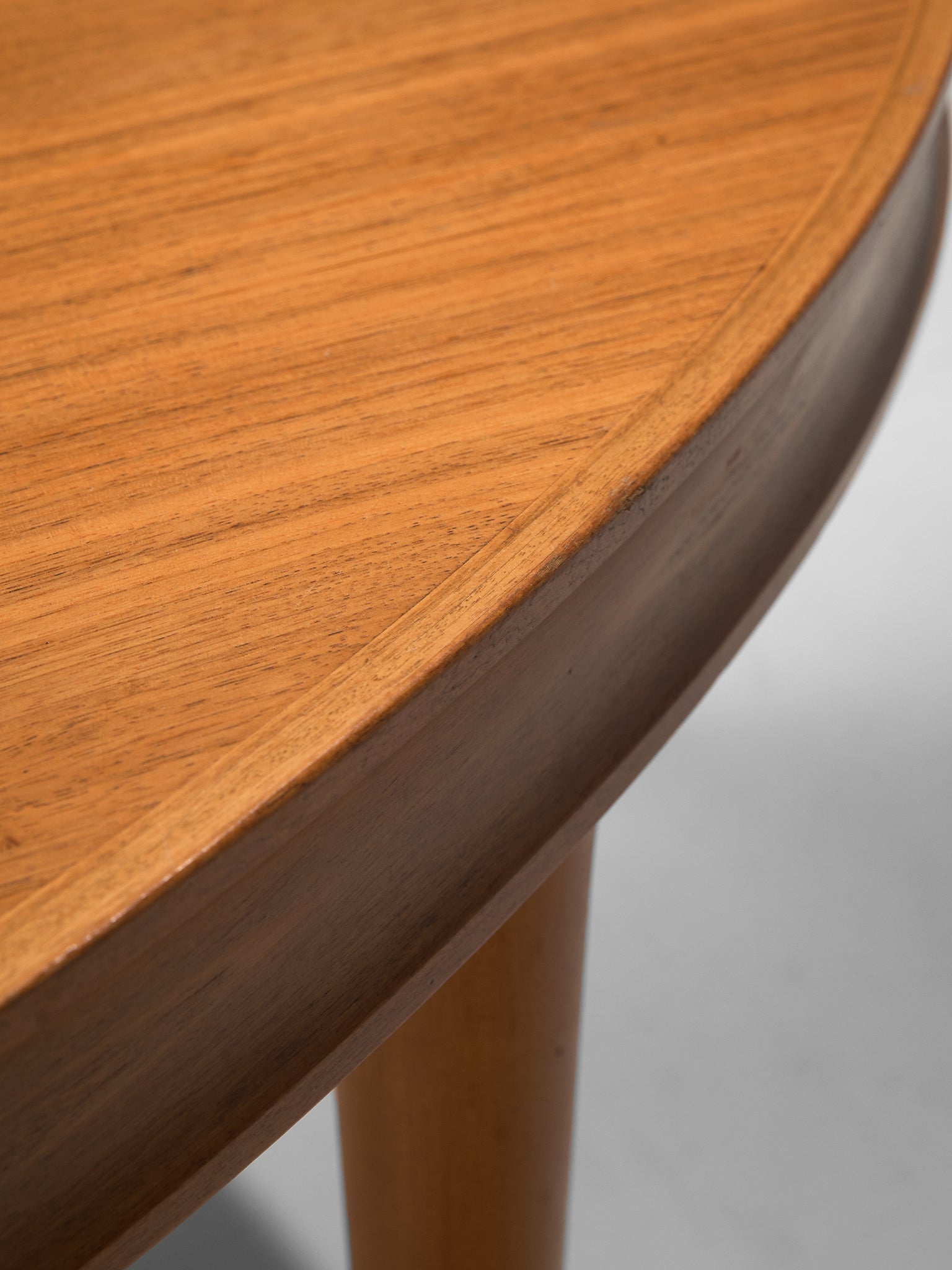 Danish Round Shaped Coffee Table in Teak tables Morentz