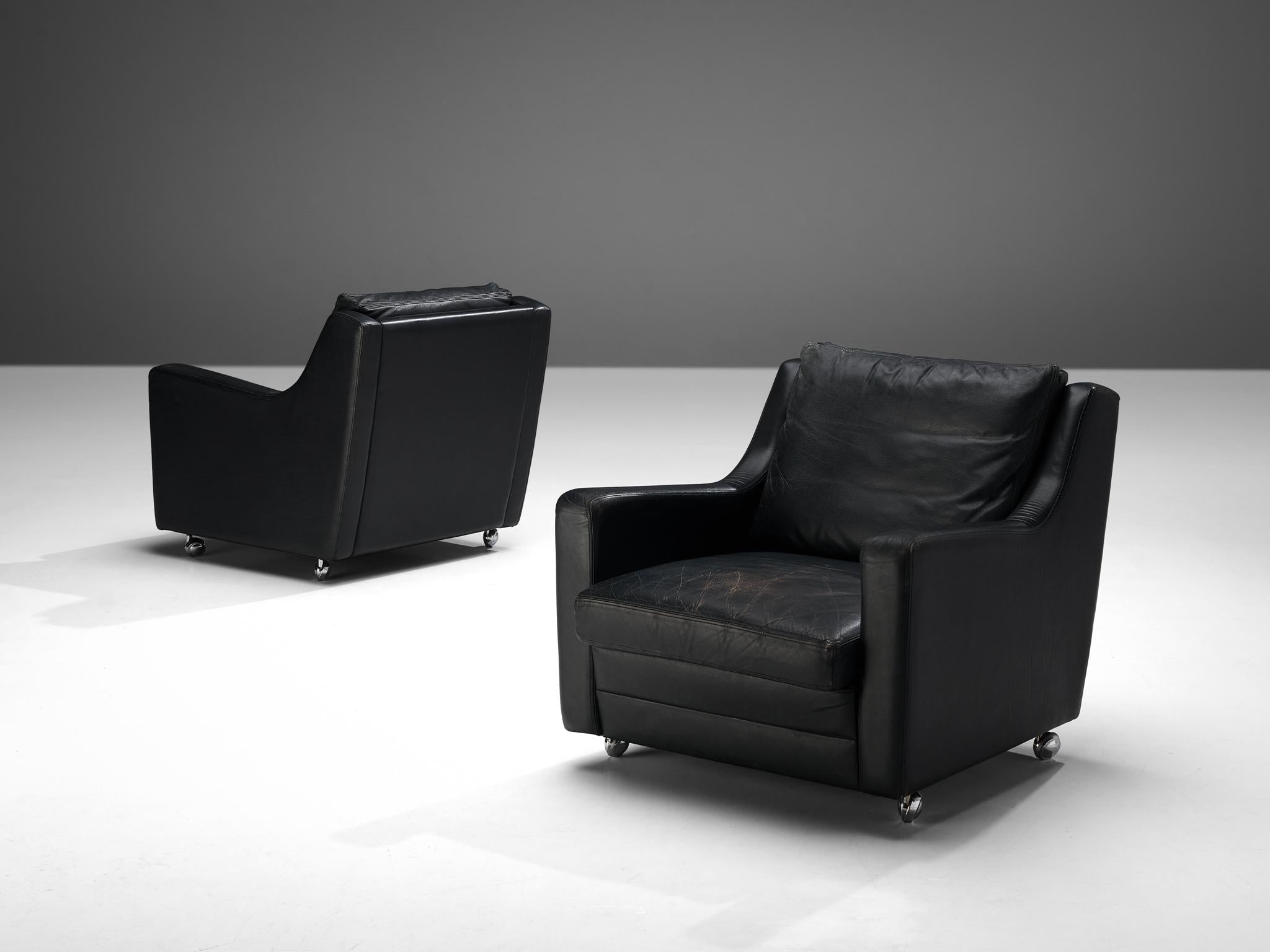 Streamlined Modern Pair of Lounge Chairs in Black Leather seating Morentz