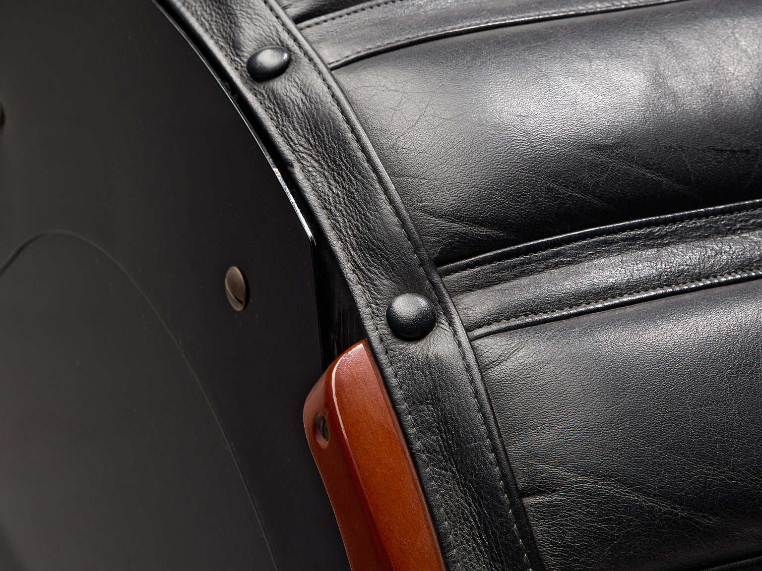 Mats Theselius for Källemo Limited Edition Chaise Lounge in Black Leather Seating Morentz