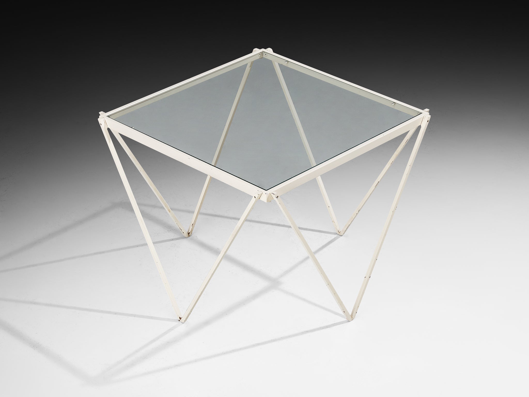 Side Table in White Metal with Glass Top Tables Morentz