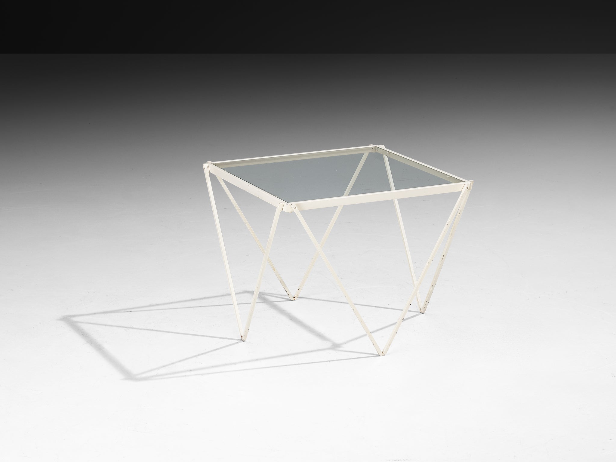 Side Table in White Metal with Glass Top Tables Morentz