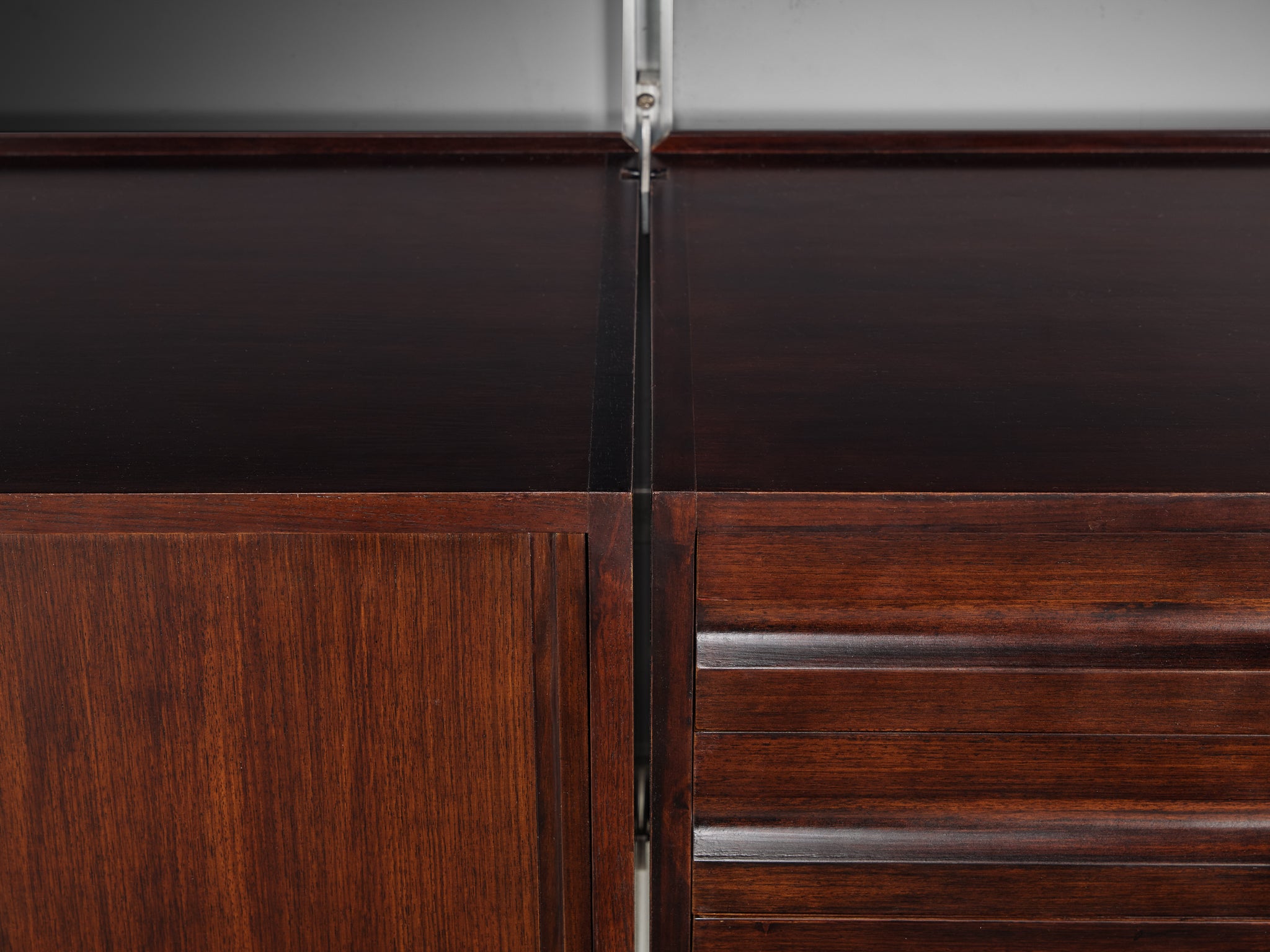 Osvaldo Borsani for Tecno 'E22' Wall Unit or Bookcase in Wood and Metal Case pieces and storage cabinets Morentz