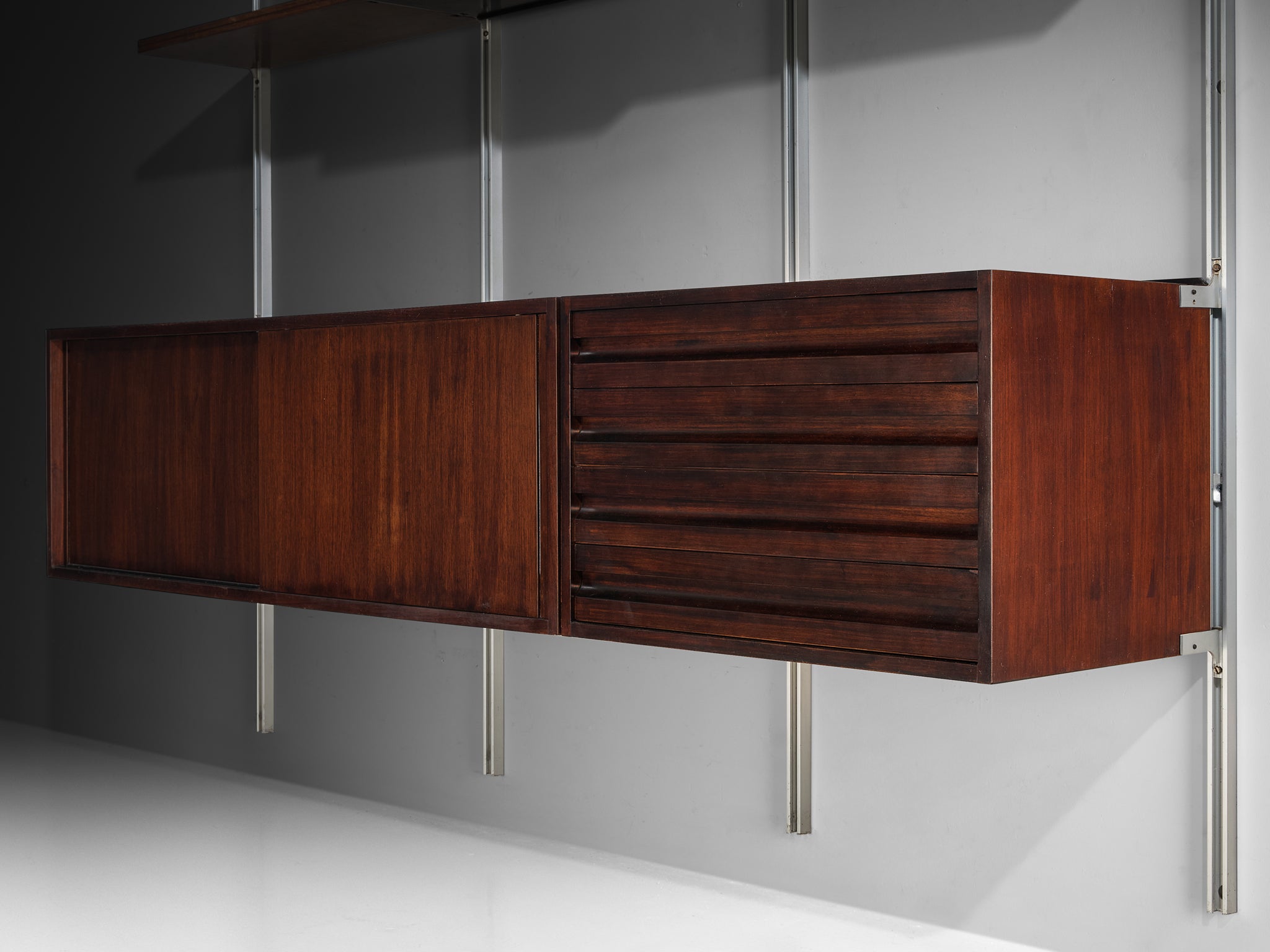 Osvaldo Borsani for Tecno 'E22' Wall Unit or Bookcase in Wood and Metal Case pieces and storage cabinets Morentz