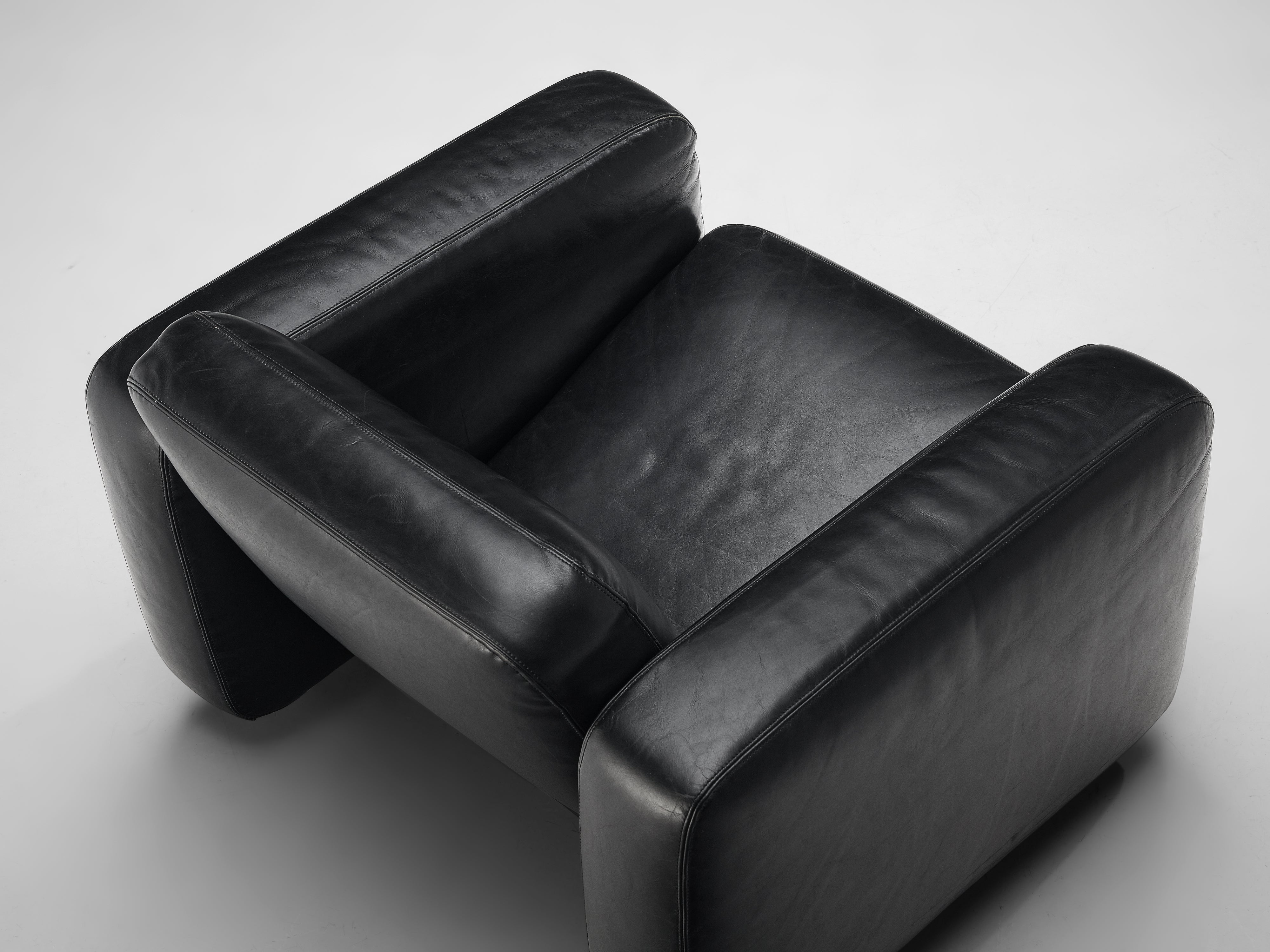 Italian Lounge Chair in Black Leather seating Morentz