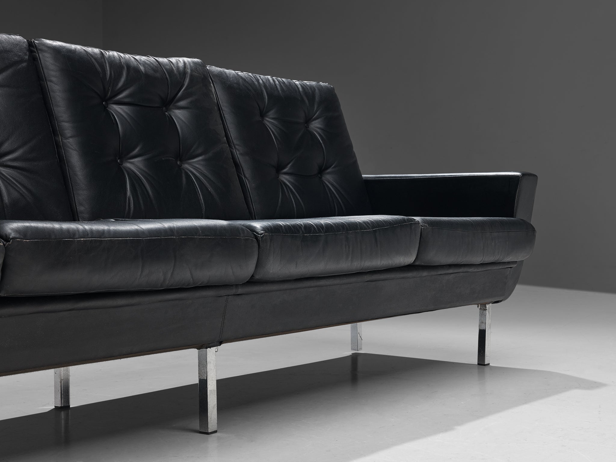 Four-Seater Sofa in Black Leatherette and Steel seating Morentz