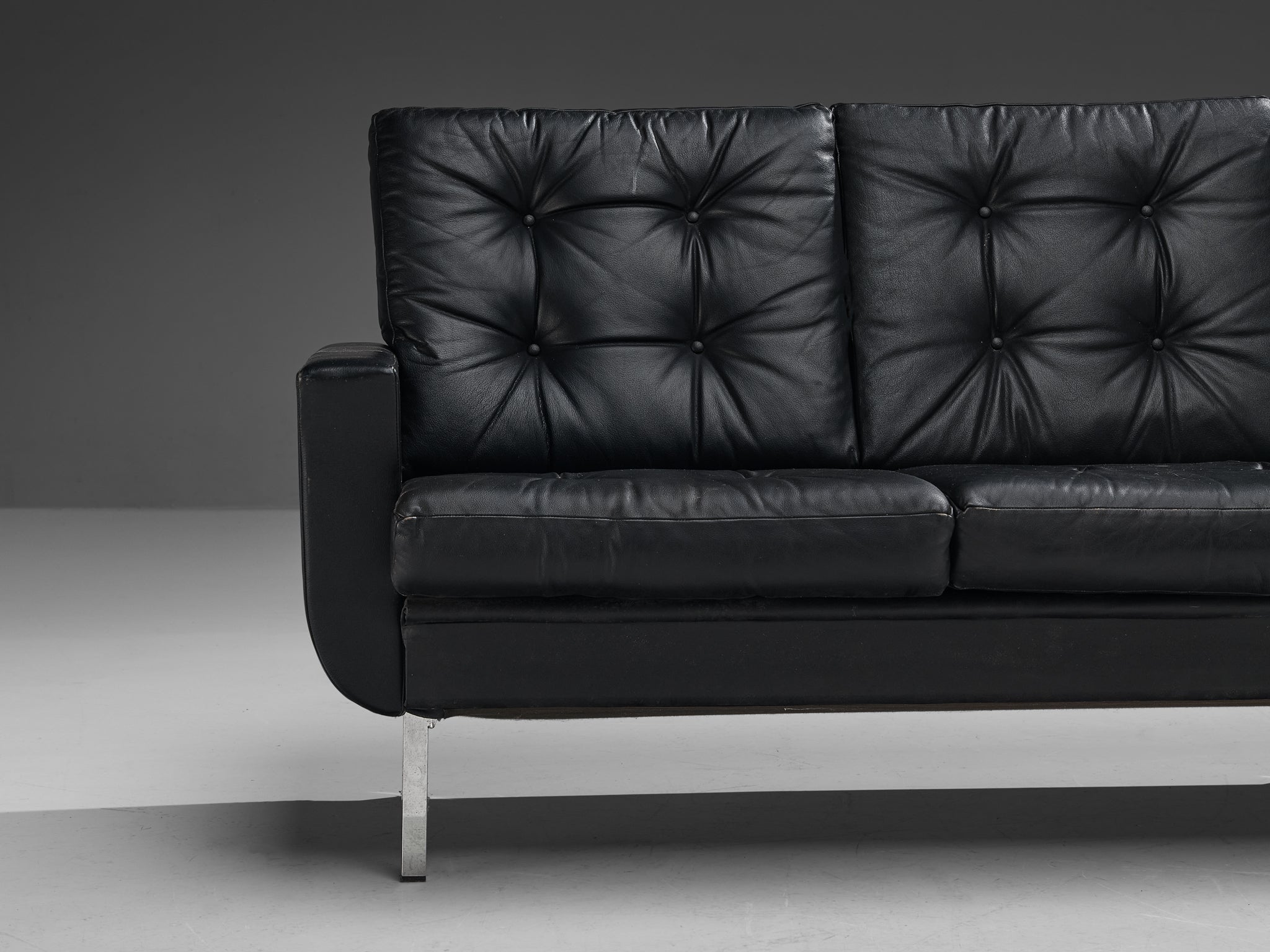 Four-Seater Sofa in Black Leatherette and Steel seating Morentz
