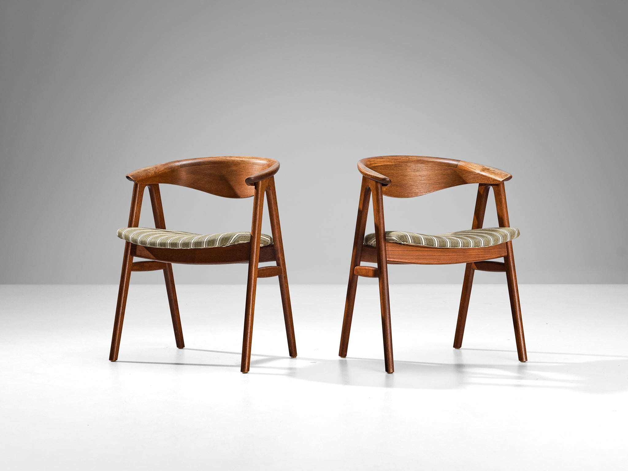 Erik Kirkegaard for Høng Stolefabrik Pair of Armchairs in Teak seating Morentz