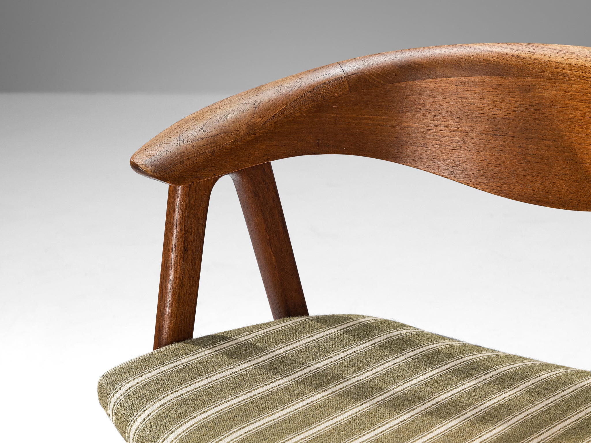 Erik Kirkegaard for Høng Stolefabrik Pair of Armchairs in Teak seating Morentz