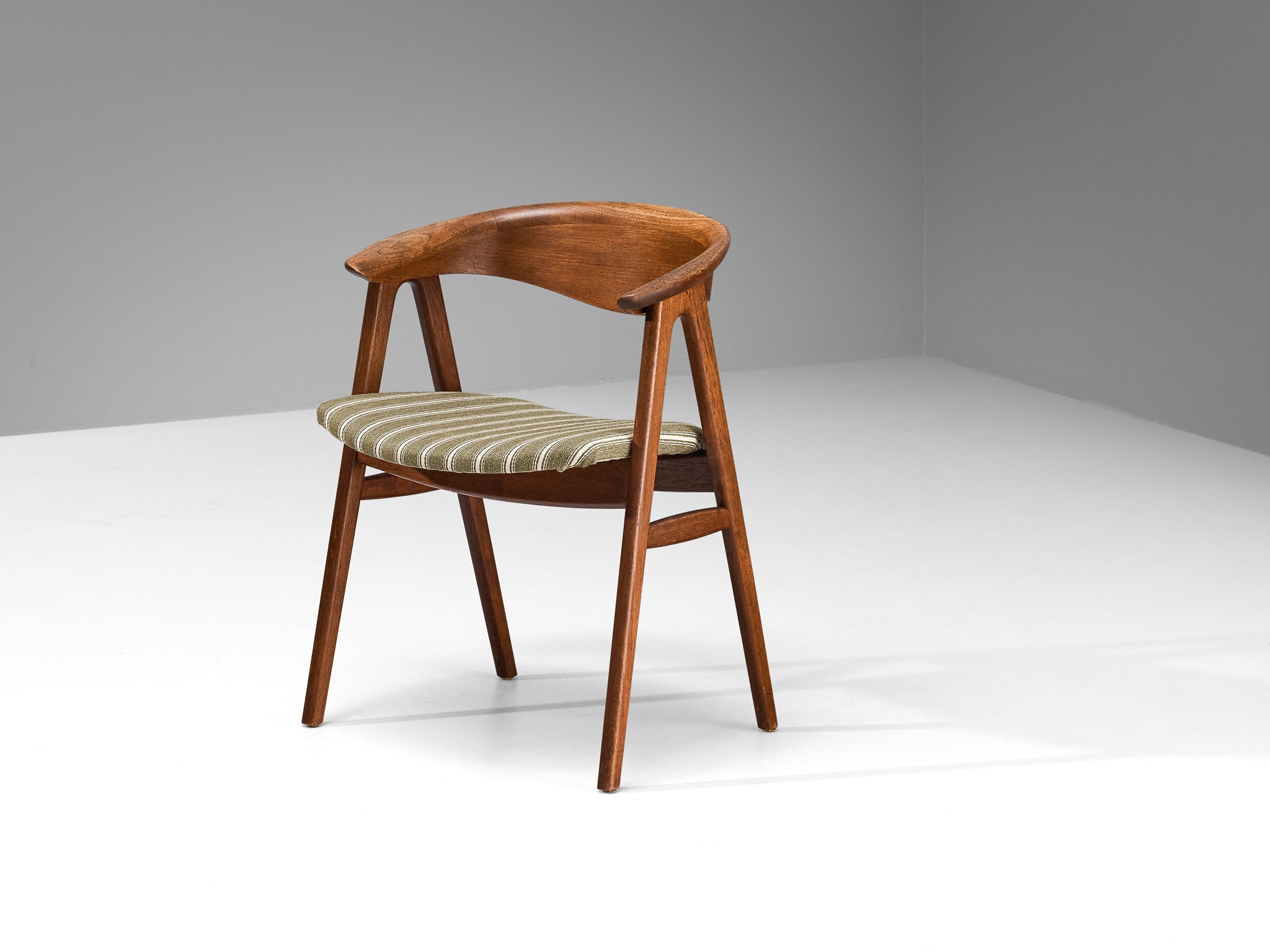 Erik Kirkegaard for Høng Stolefabrik Pair of Armchairs in Teak seating Morentz