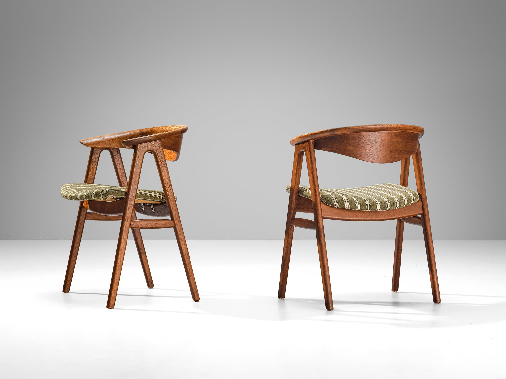 Erik Kirkegaard for Høng Stolefabrik Pair of Armchairs in Teak seating Morentz
