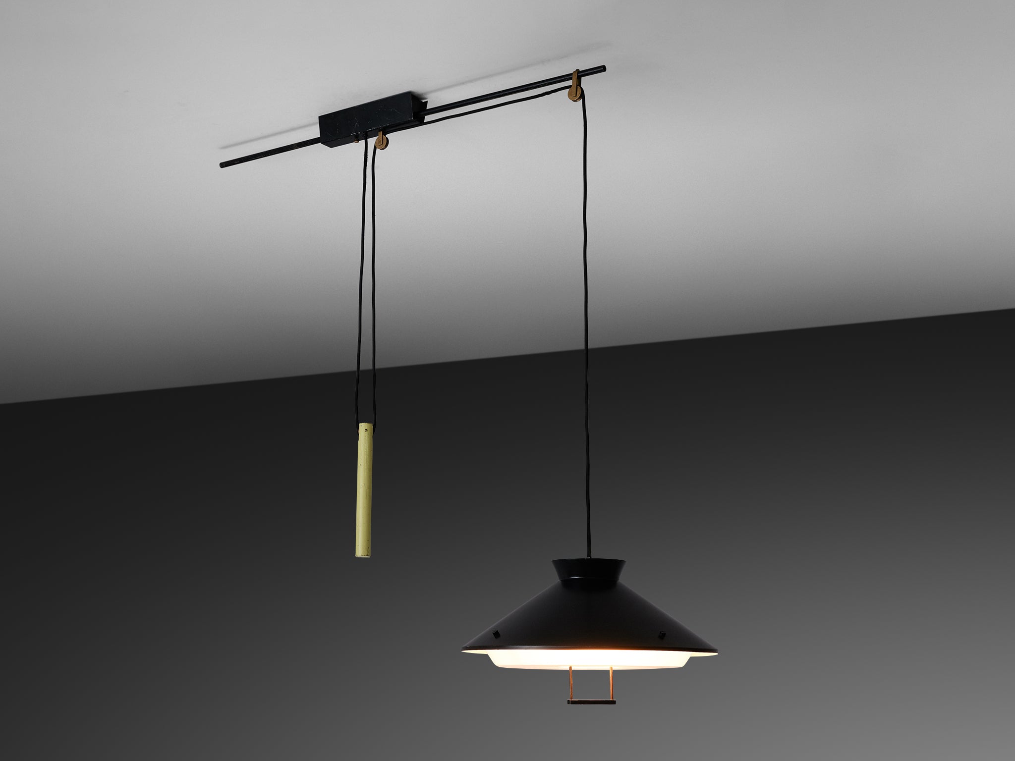 Italian Adjustable Counterweight Pendant Lamp