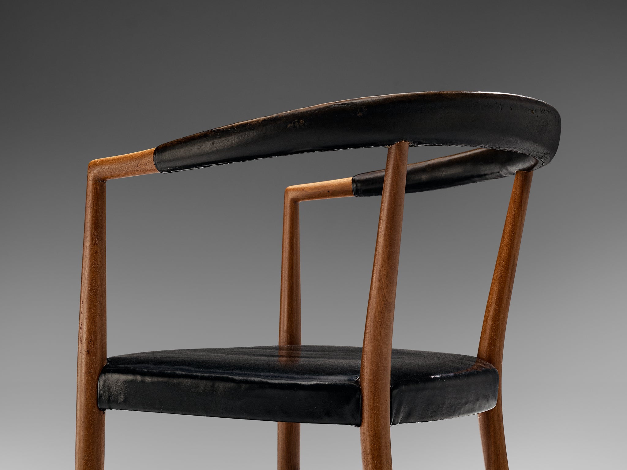 Jacob Kjær 'UN' Armchairs with Original Black Leather and Mahogany seating Morentz